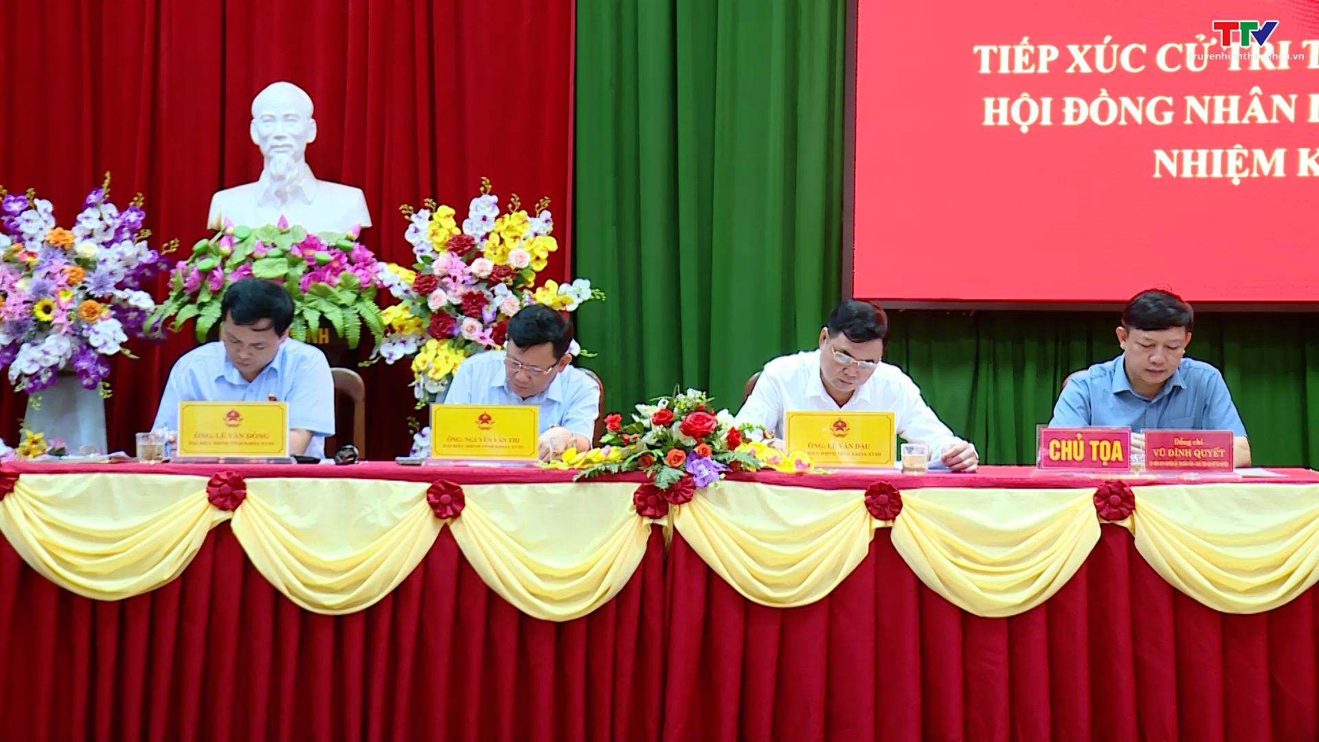 Đại biểu Hội đồng Nhân dân tỉnh tiếp xúc cử tri huyện Hà Trung - Ảnh 2.