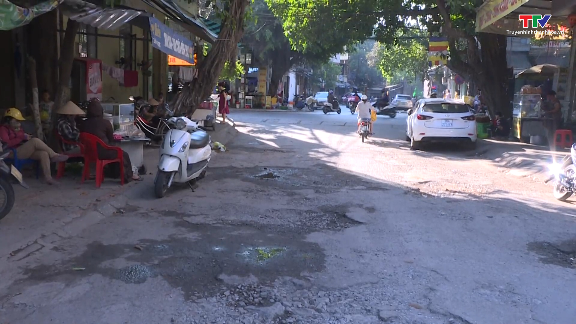Nhiều tuyến đường tại thành phố Thanh Hoá xuống cấp tiềm ẩn nguy cơ mất an toàn giao thông  - Ảnh 4.