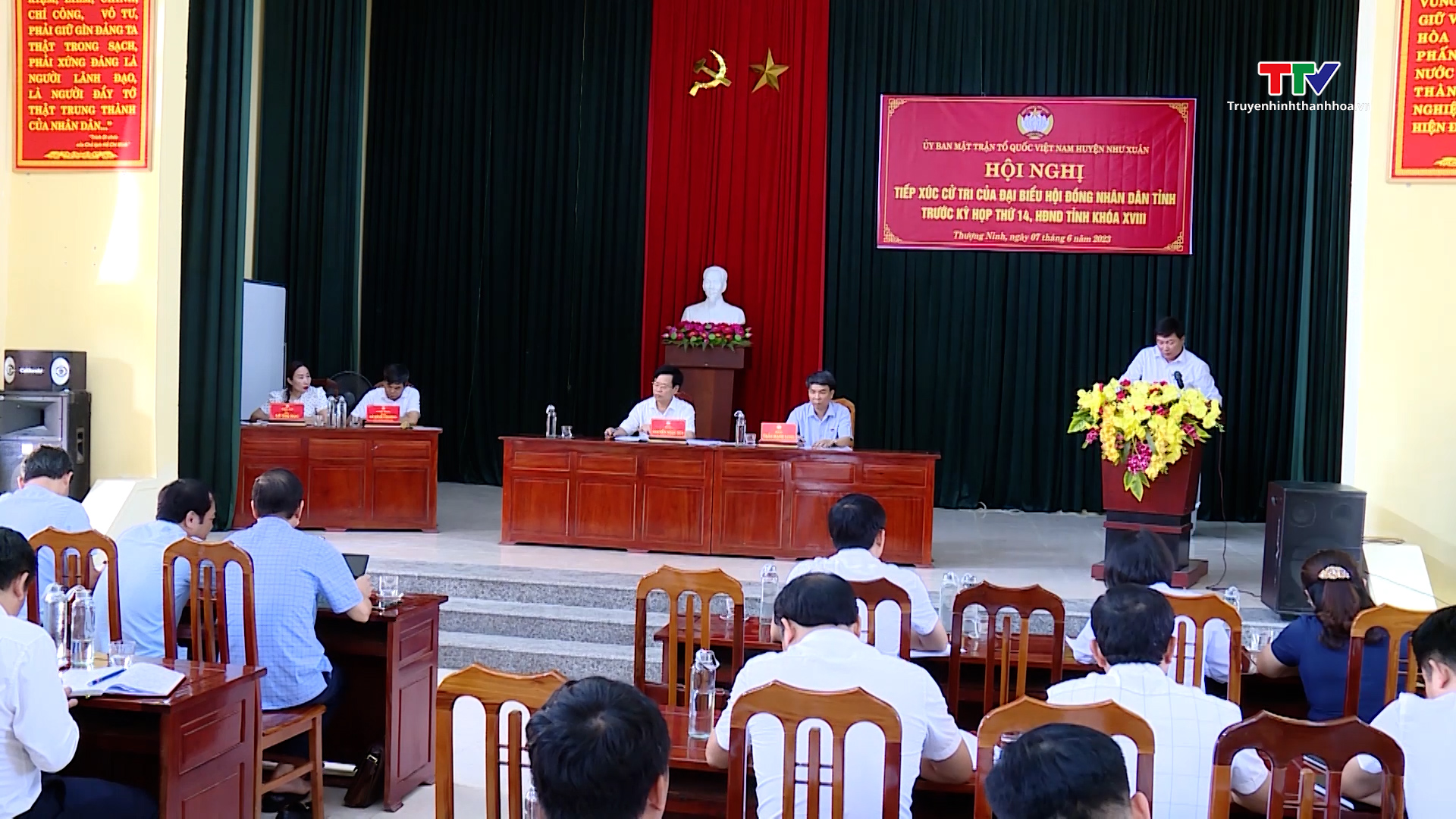 Đại biểu Hội đồng nhân dân tỉnh tiếp xúc cử tri huyện Như Xuân - Ảnh 2.