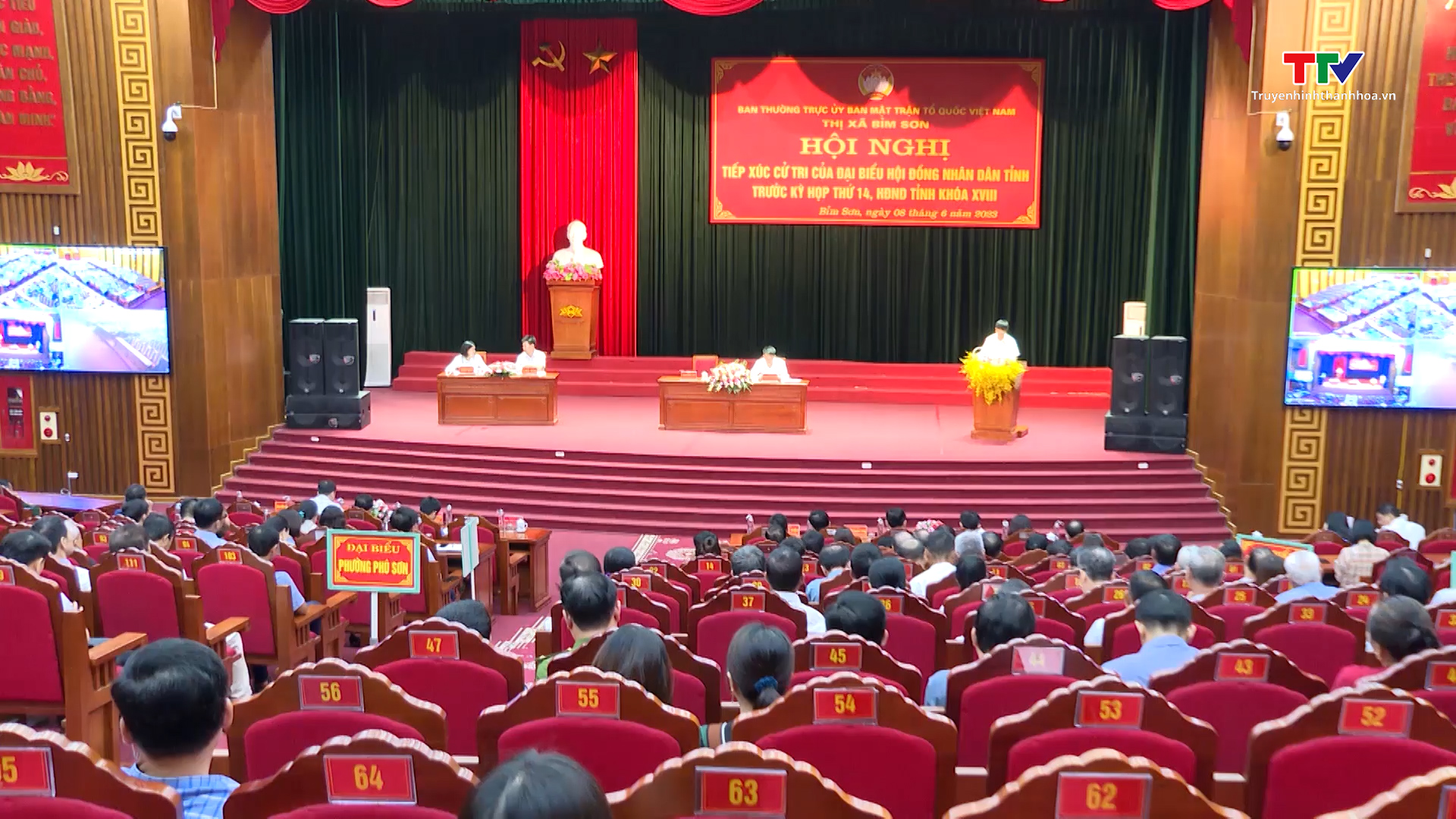 Đại biểu Hội đồng Nhân dân tỉnh tiếp xúc cử tri thị xã Bỉm Sơn - Ảnh 2.