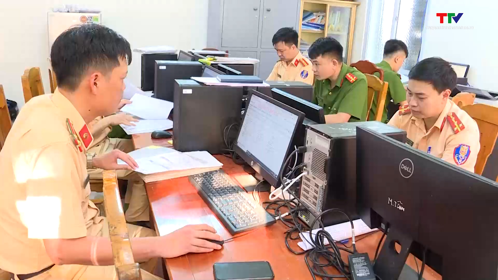 Công an huyện Thiệu Hóa hoàn thành nhập dữ liệu phương tiện - Ảnh 2. Công an huyện Thiệu Hóa hoàn thành nhập dữ liệu phương tiện - Ảnh 2.