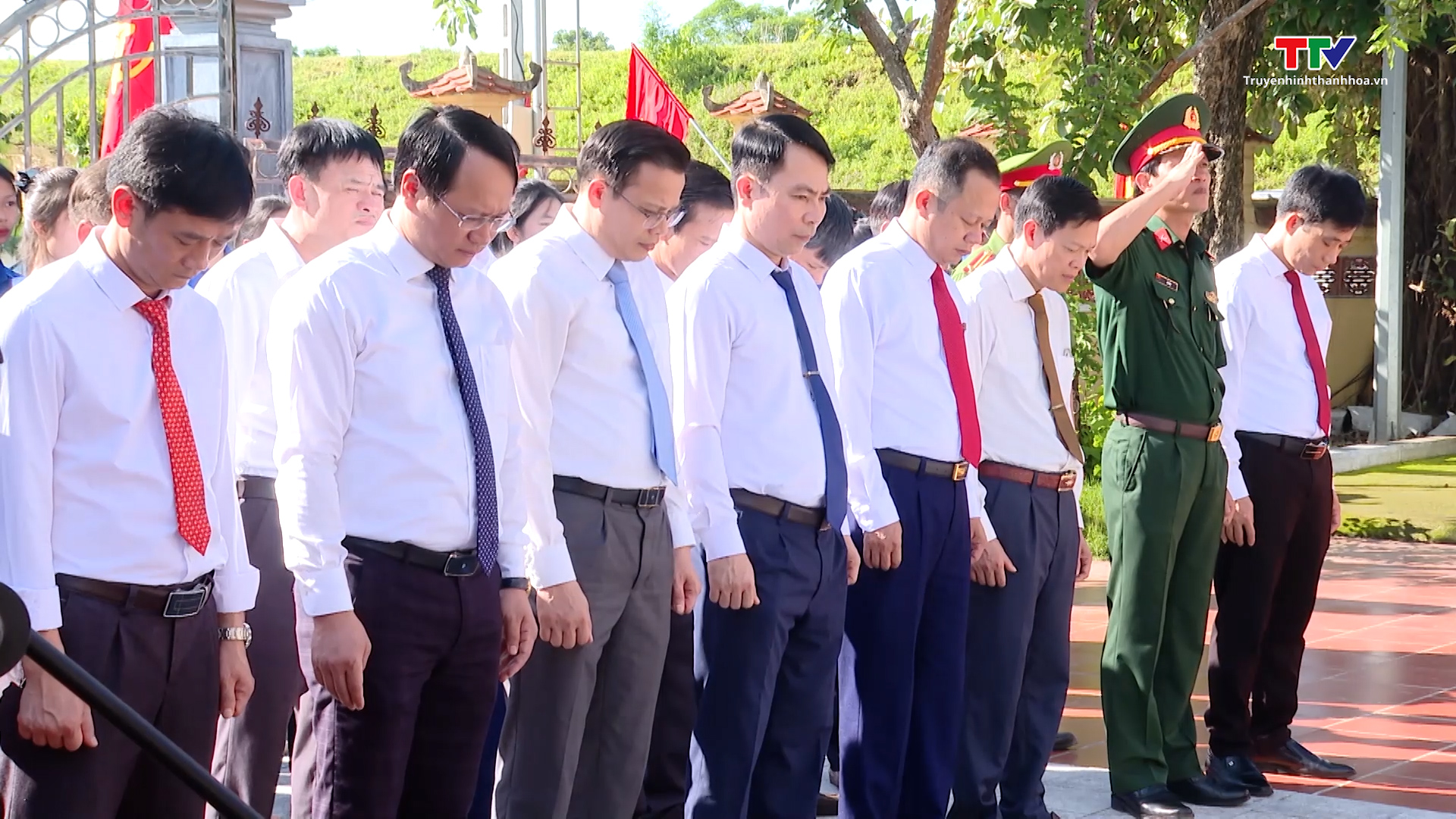 Dâng hương kỉ niệm 93 năm ngày thành lập Đảng bộ huyện Thiệu Hóa - Ảnh 3.