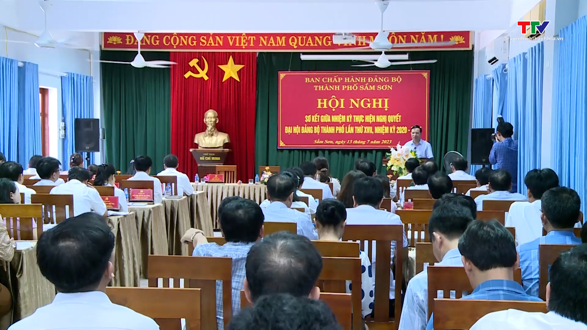 Đảng bộ thành phố Sầm Sơn sơ kết giữa nhiệm kỳ - Ảnh 2.