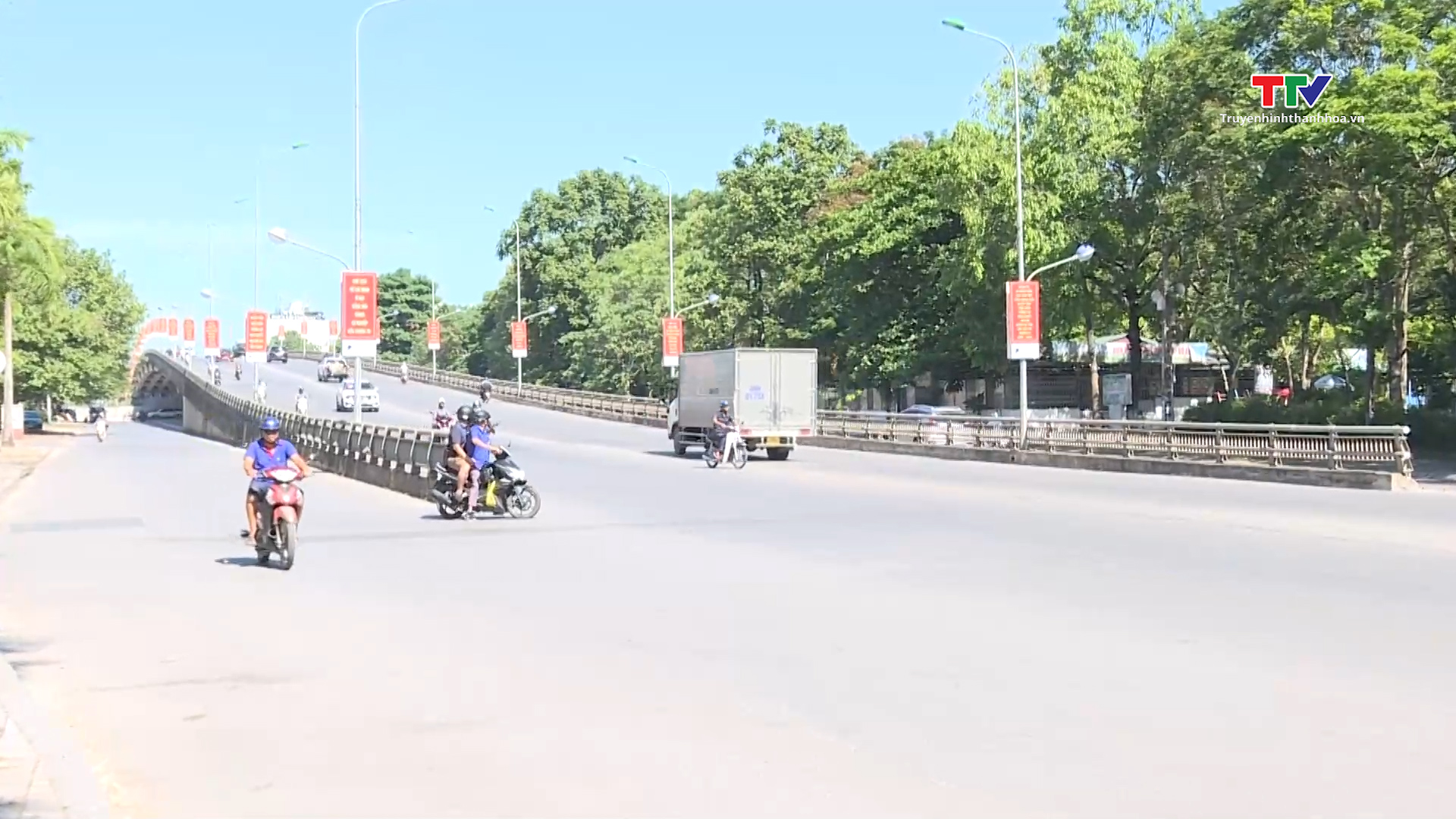 Công an thành phố Thanh Hoá xử lý nghiêm các hành vi vi phạm quay đầu xe và rẽ phải khi có biển cấm - Ảnh 3.