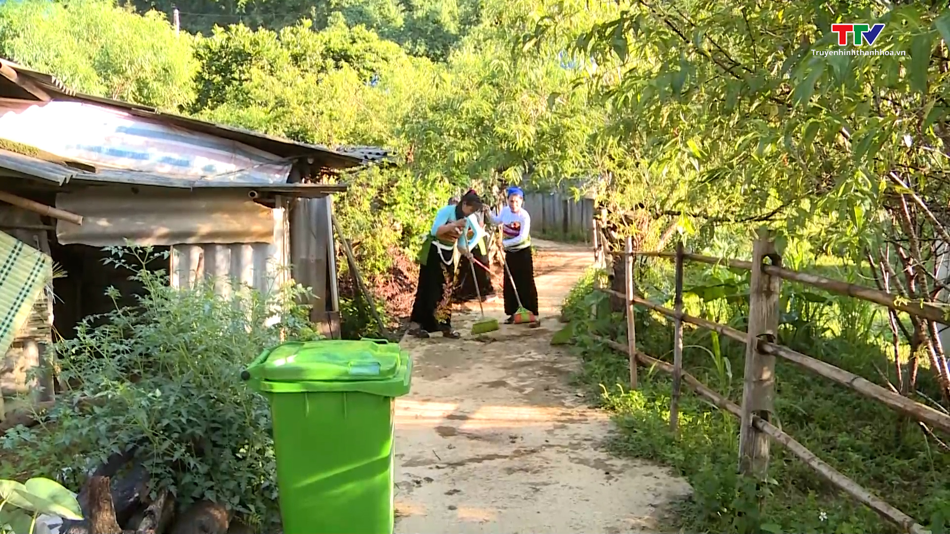 Công tác thu gom và xử lý rác thải sinh hoạt ở huyện Bá Thước - Ảnh 2.