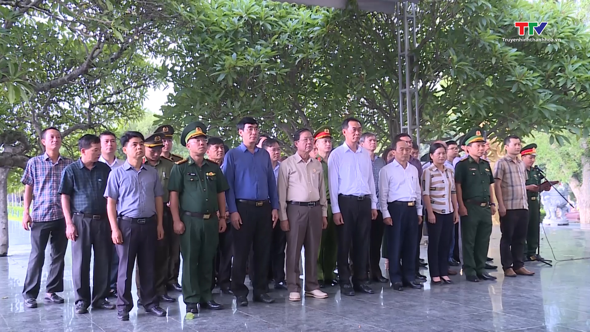Đoàn công tác của tỉnh Thanh Hóa viếng các nghĩa trang liệt sĩ tại tỉnh Điện Biên - Ảnh 2.