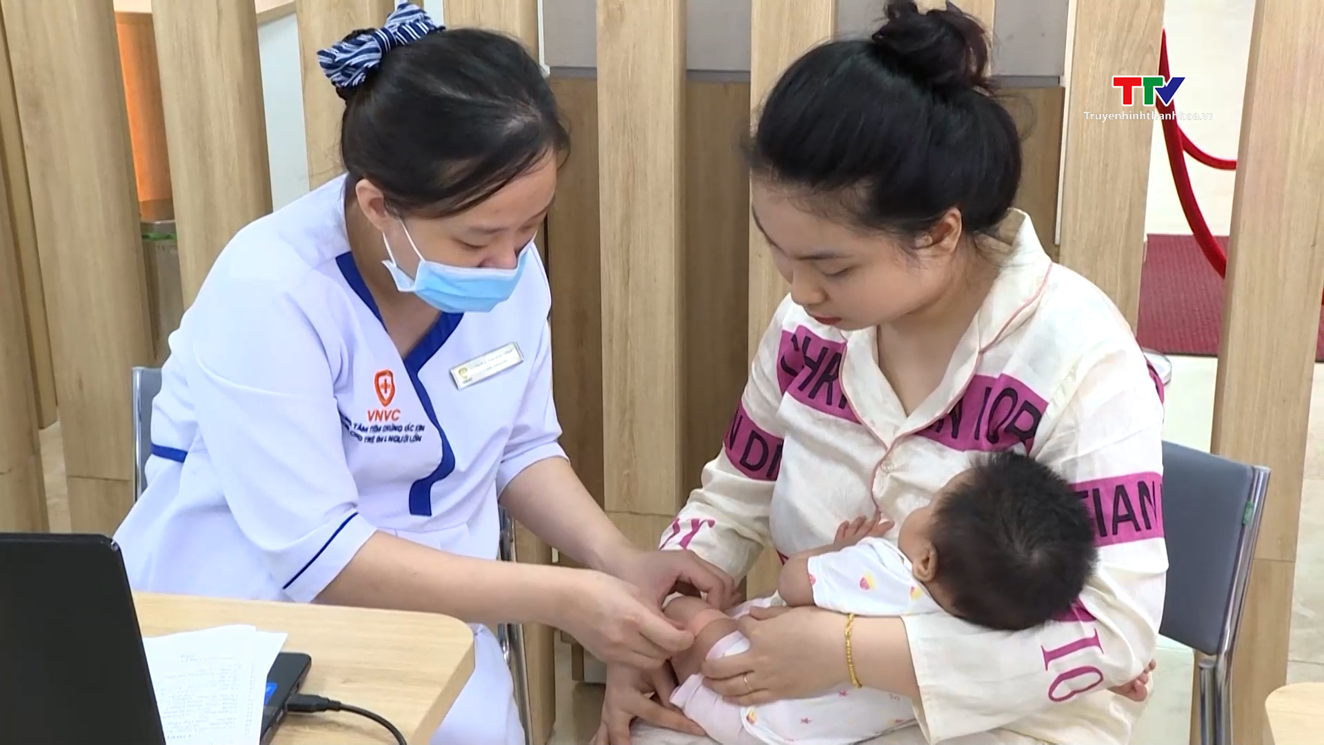 Thanh Hoá nỗ lực đảm bảo vaccine cho người dân - Ảnh 6.