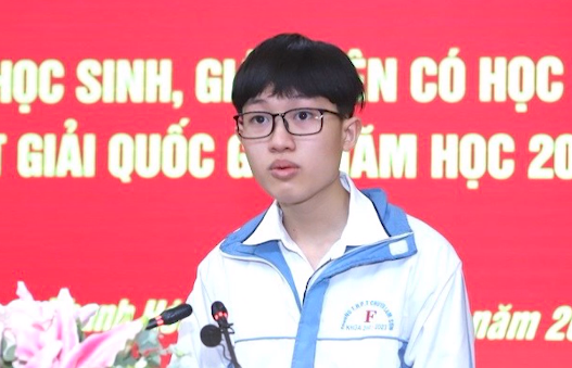 Học sinh Trường THPT Chuyên Lam Sơn, Thanh Hóa đoạt Huy chương Bạc tại Kỳ thi Olympic Vật lý quốc tế năm 2023 - Ảnh 3.