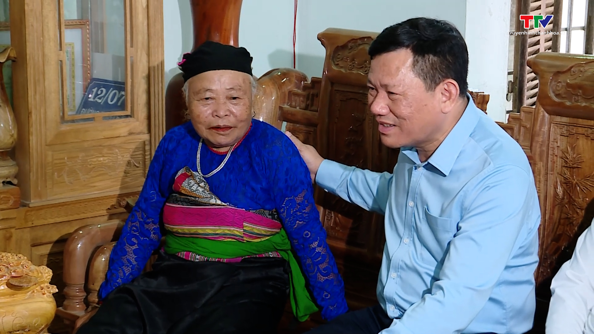 Phó Chủ tịch Thường trực Uỷ ban Nhân dân tỉnh Nguyễn Văn Thi viếng nghĩa trang liệt sỹ, thăm và tặng quà gia đình chính sách - Ảnh 5.