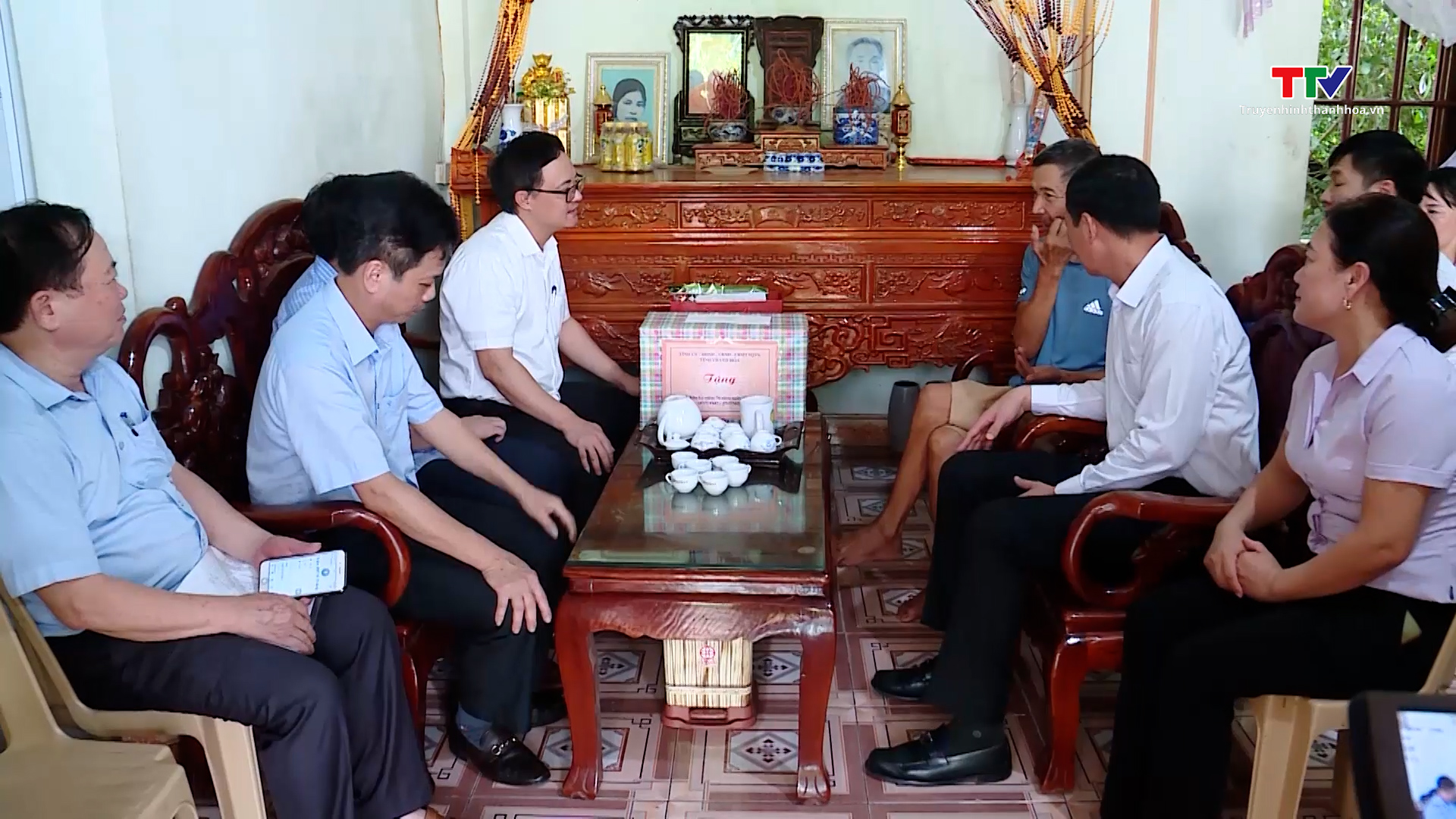 Phó Bí thư Tỉnh ủy Trịnh Tuấn Sinh thăm tặng quà các gia đình chính sách huyện Nga Sơn - Ảnh 2.