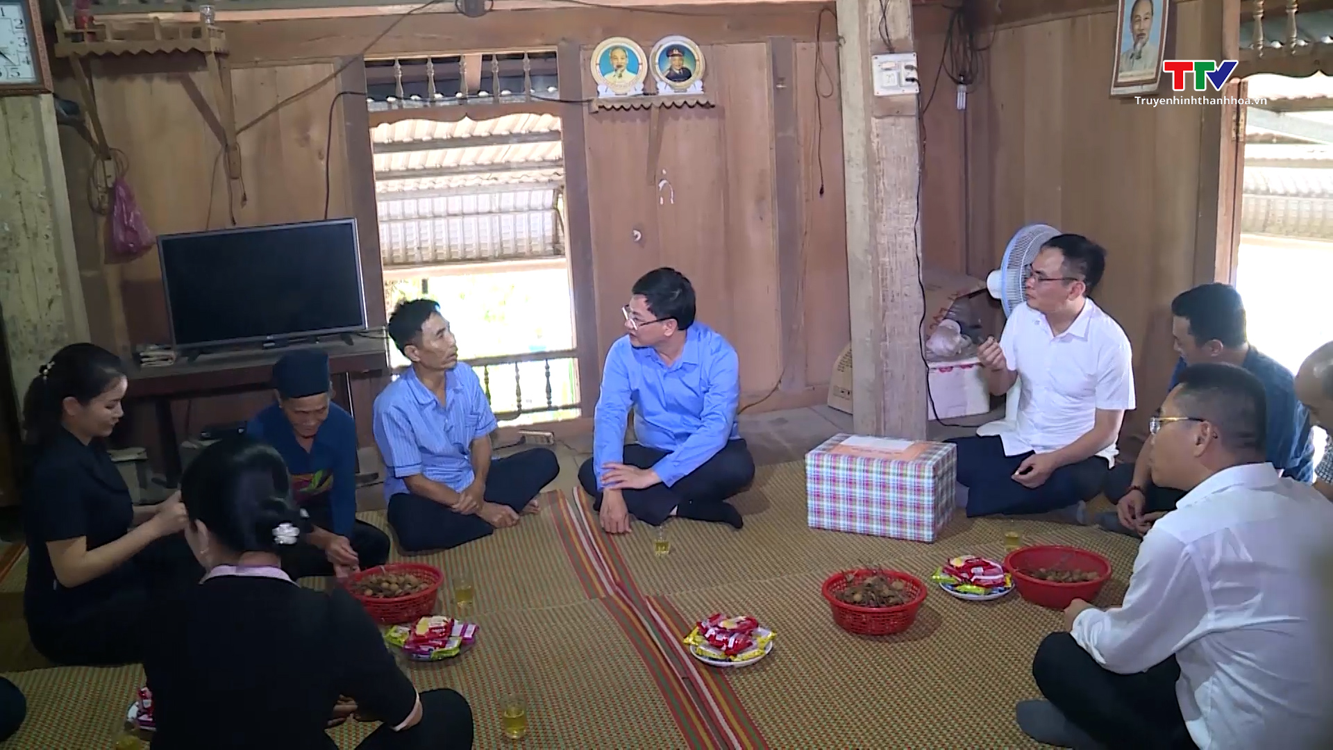 Phó Chủ tịch Ủy ban nhân dân tỉnh Mai Xuân Liêm viếng các anh hùng liệt sĩ tại huyện Quan Hóa - Ảnh 3.