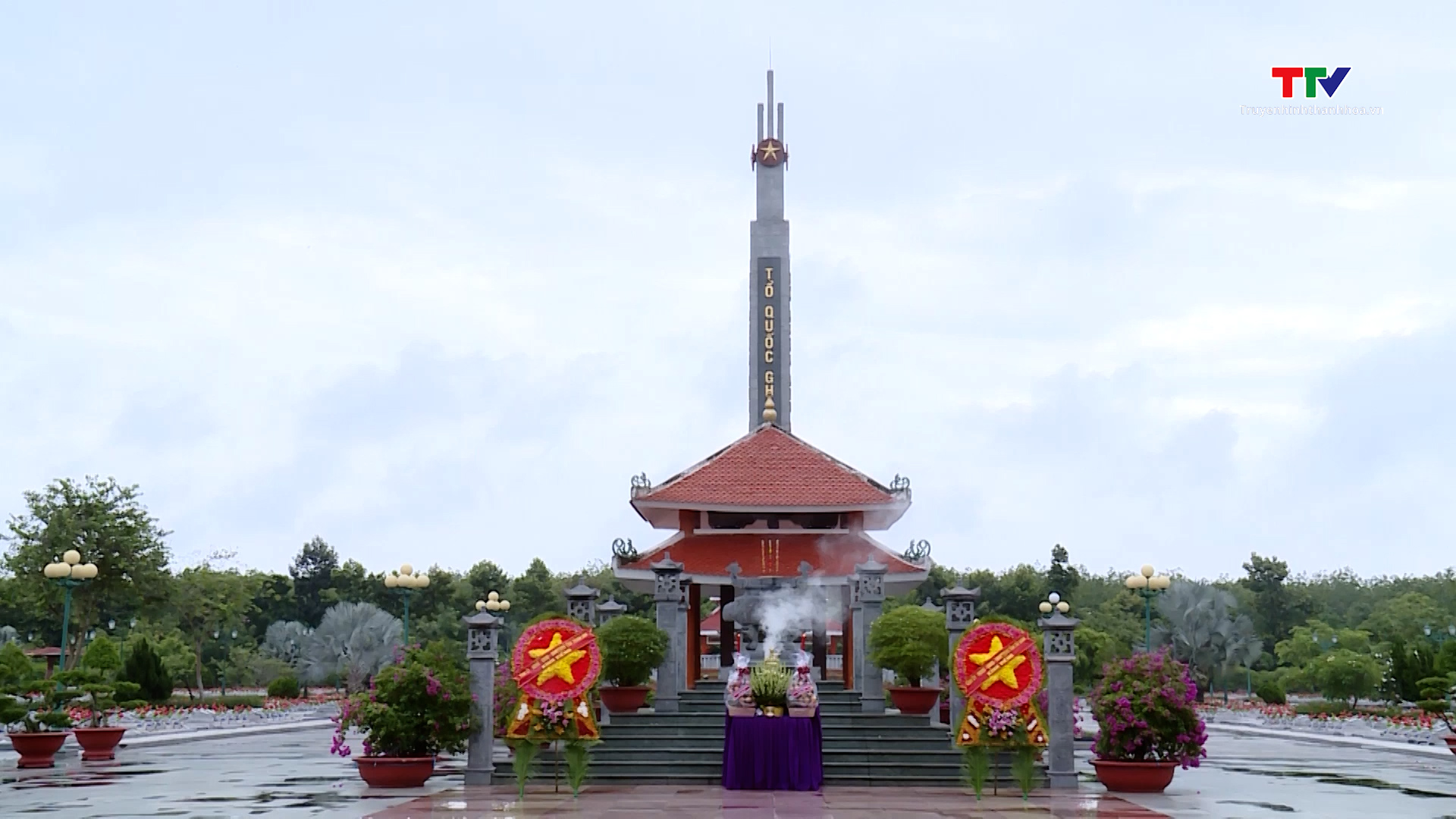 Đồng chí Phó Bí thư Thường trực Tỉnh ủy Lại Thế Nguyên viếng nghĩa trang liệt sỹ tại tỉnh Tây Ninh - Ảnh 4.