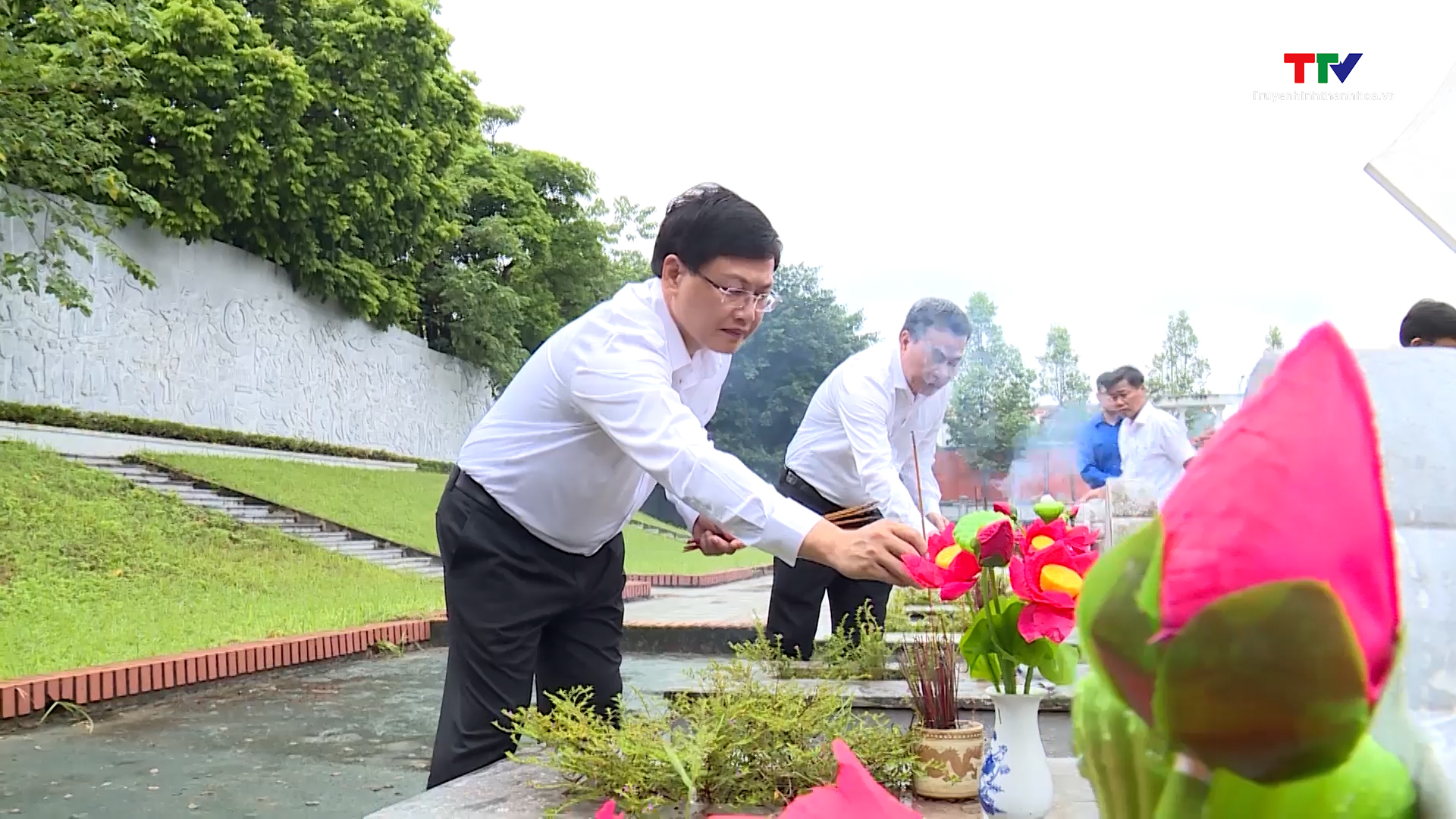 Phó Chủ tịch Ủy ban Nhân dân tỉnh Mai Xuân Liêm thăm, tặng quà gia đình chính sách huyện Thọ Xuân - Ảnh 2.
