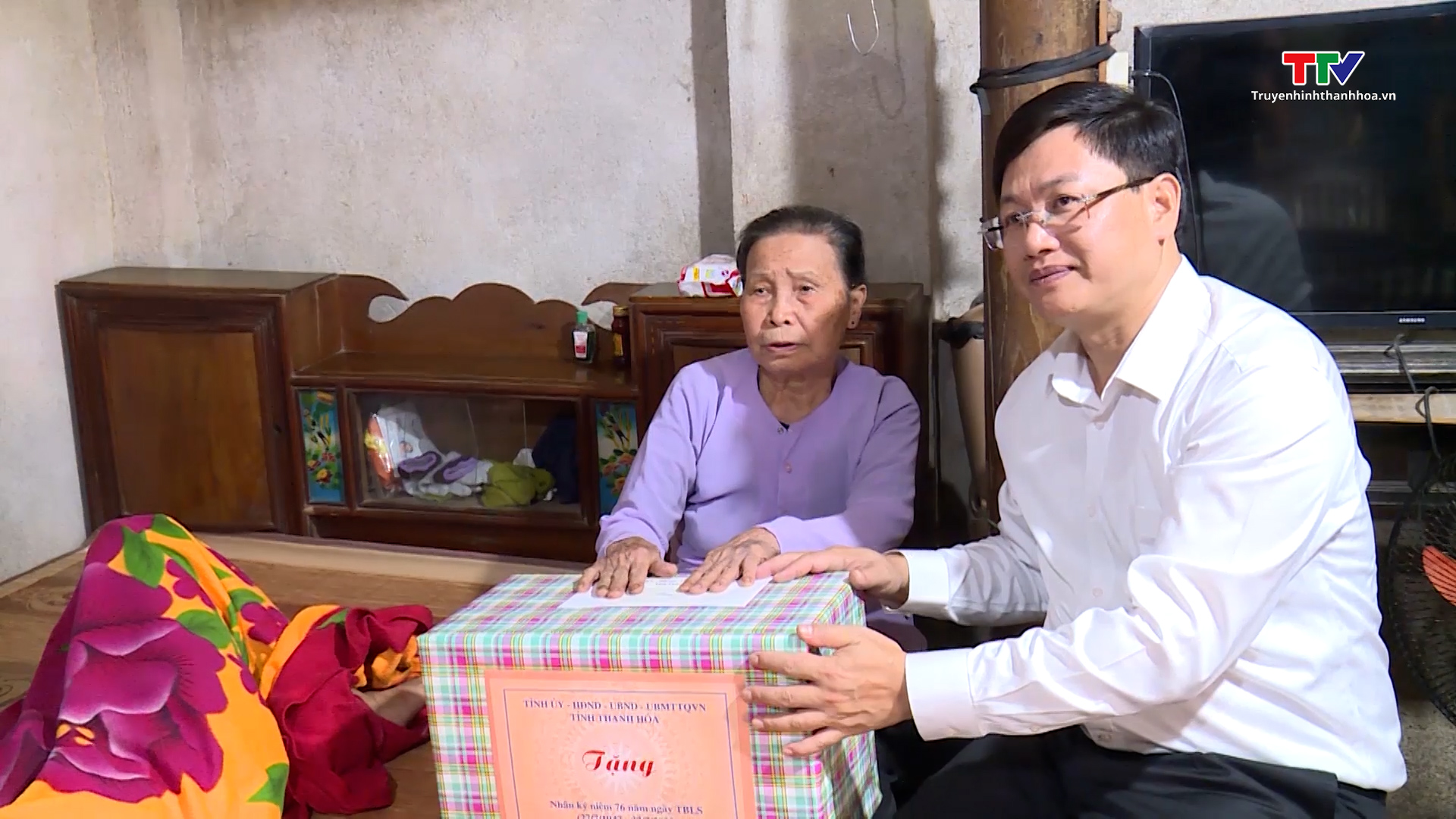 Phó Chủ tịch Ủy ban Nhân dân tỉnh Mai Xuân Liêm thăm, tặng quà gia đình chính sách huyện Thọ Xuân - Ảnh 4.