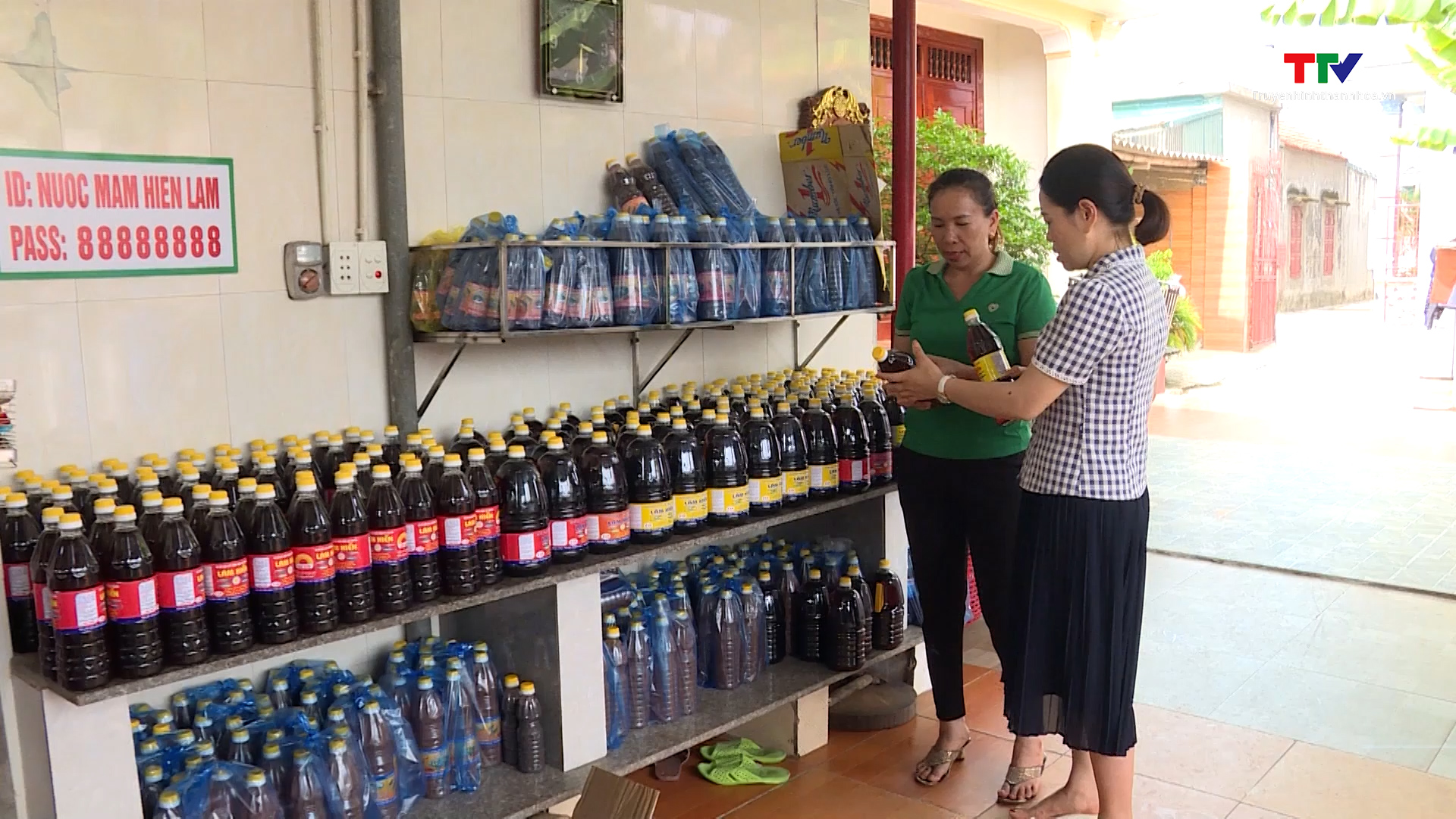 Phụ nữ thành phố Sầm Sơn sản xuất, kinh doanh, tiêu dùng thực phẩm an toàn - Ảnh 2.