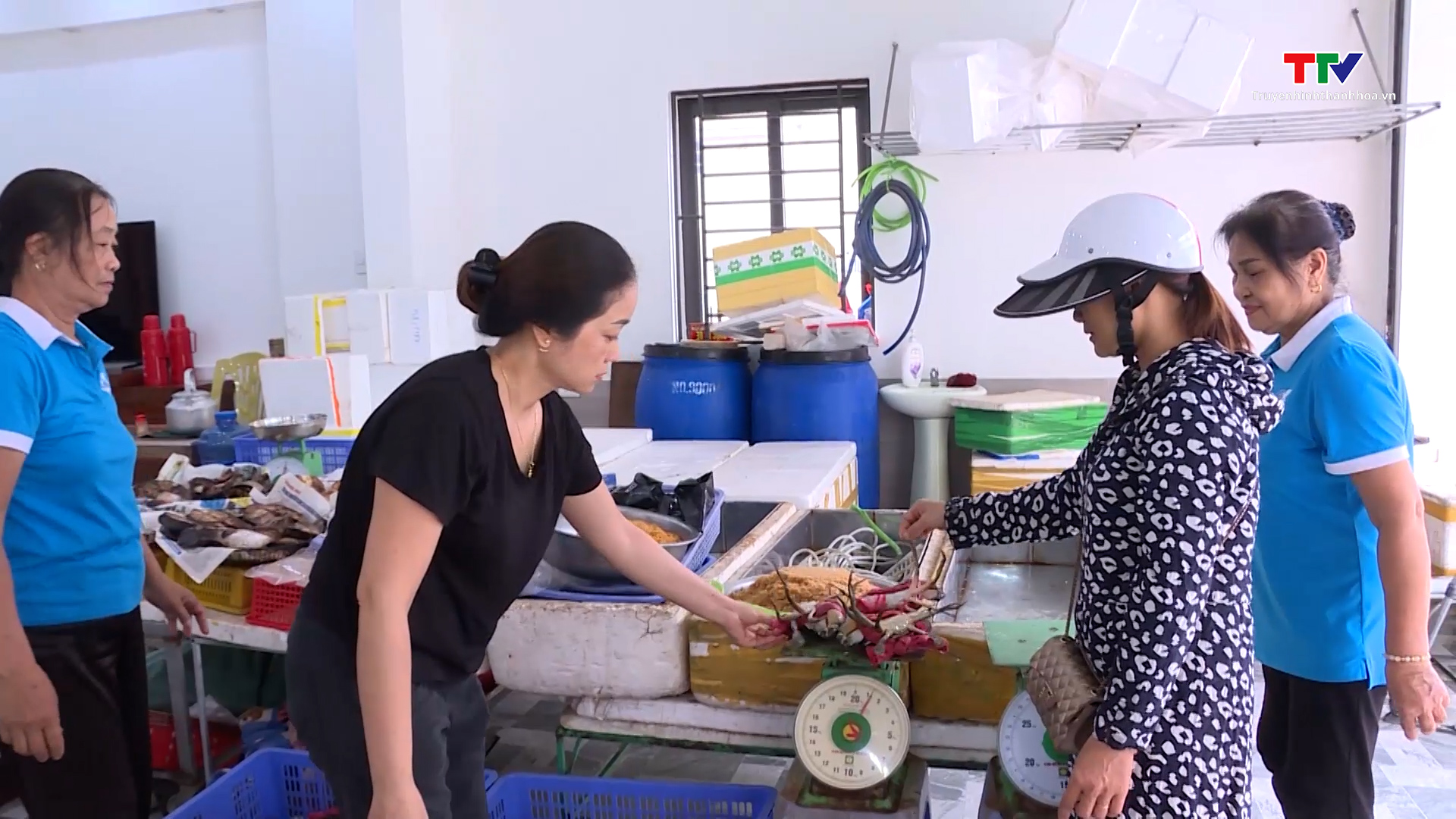 Phụ nữ thành phố Sầm Sơn sản xuất, kinh doanh, tiêu dùng thực phẩm an toàn - Ảnh 3.