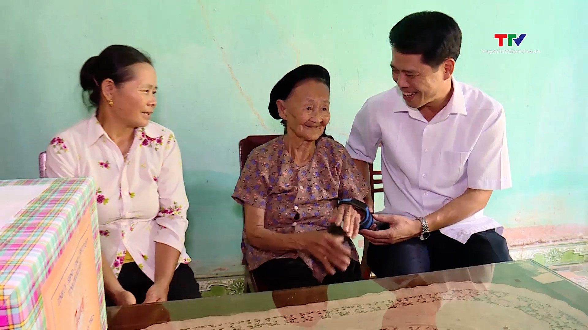 Trưởng ban Tuyên giáo Tỉnh uỷ Đào Xuân Yên dâng hương thăm và tặng quà các gia đình chính sách tại huyện Nông Cống
 - Ảnh 3.