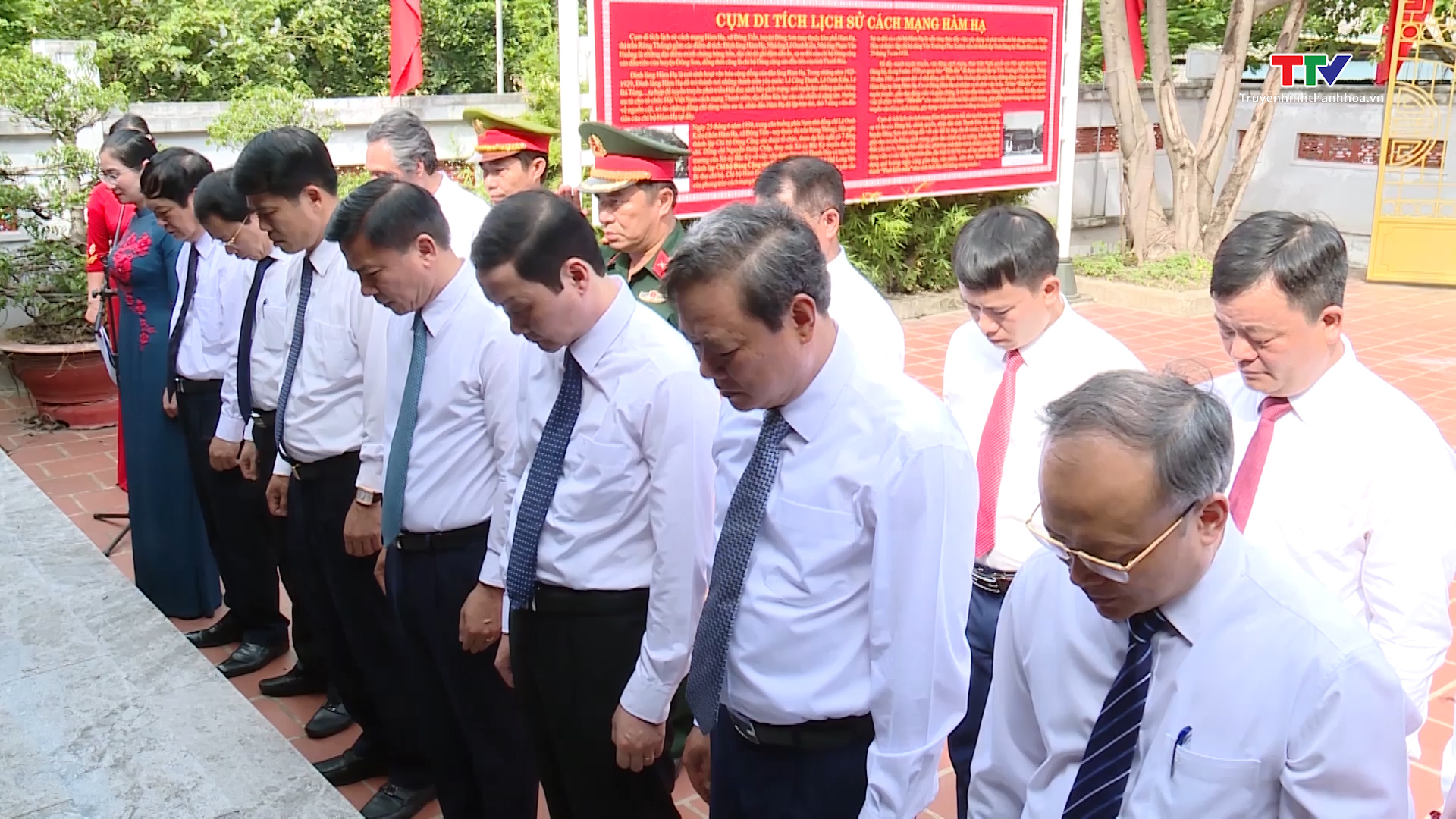 Đoàn đại biểu tỉnh dâng hoa, dâng hương tại Cụm Di tích lịch sử cách mạng Hàm Hạ - Ảnh 2.