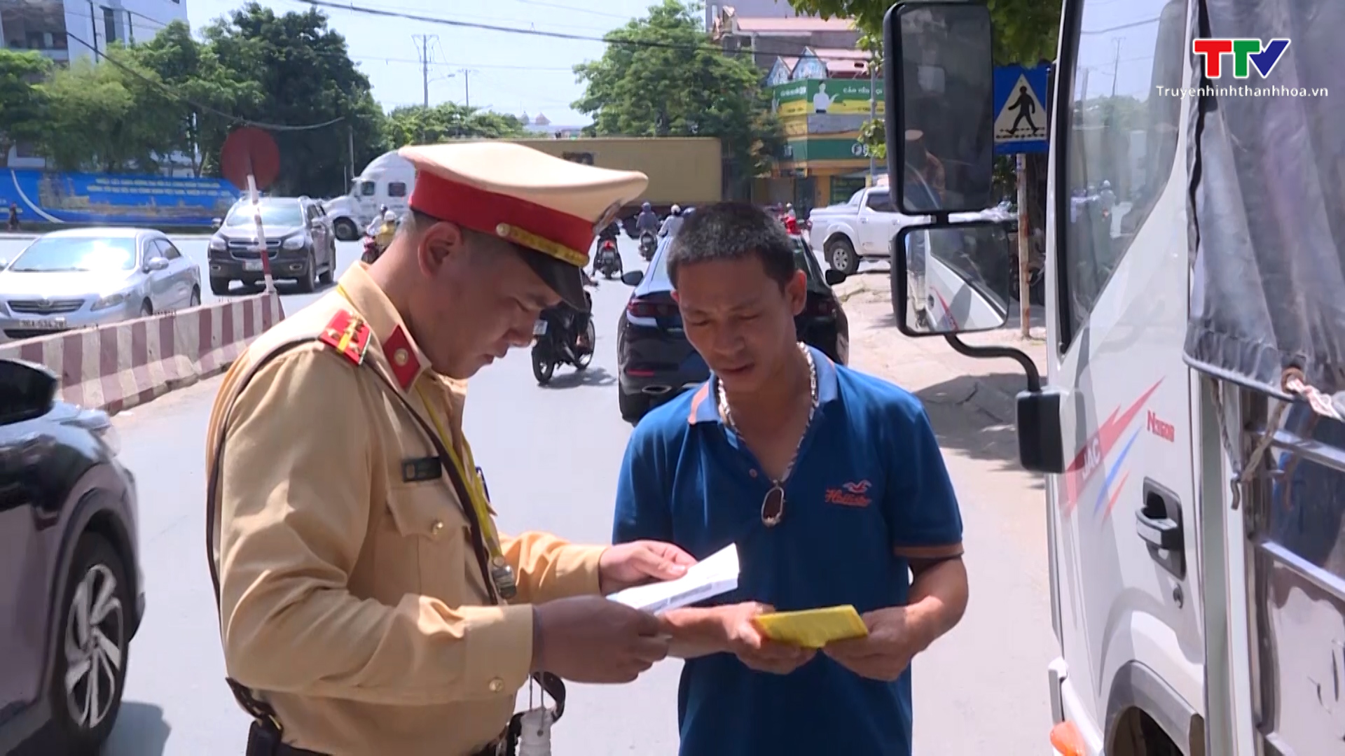 Xử lý nghiêm các hành vi vi phạm Luật giao thông đường sắt tại các đường ngang dân sinh trên địa bàn thị xã Bỉm Sơn - Ảnh 2.