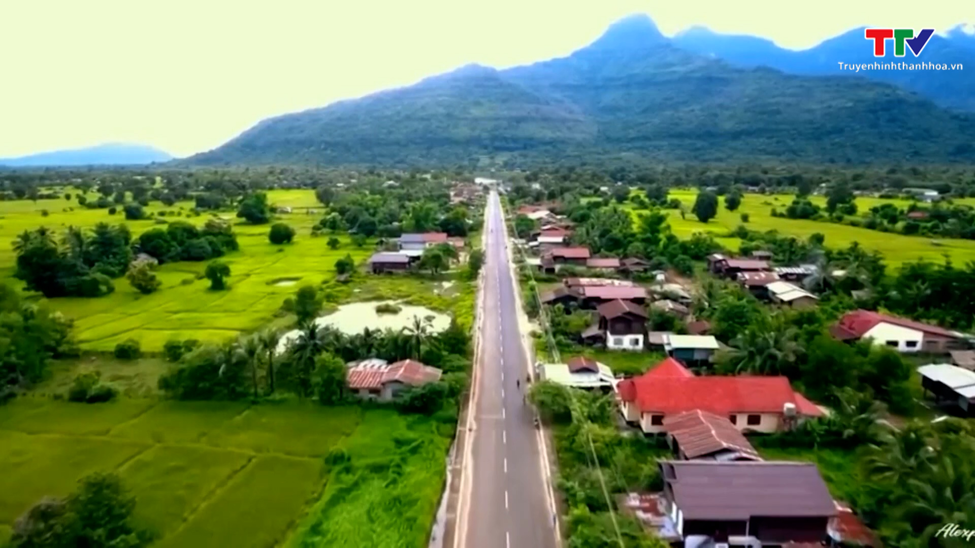 Việt Nam đứng thứ hai về nguồn cung khách du lịch quốc tế đến Lào - Ảnh 2.