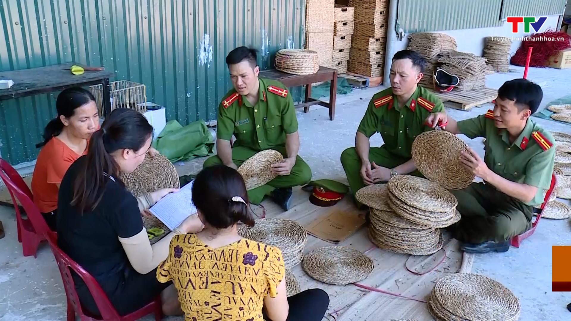 Bình yên xứ đạo - Ảnh 2. Bình yên xứ đạo - Ảnh 2.