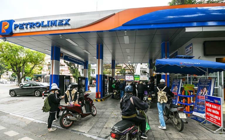 Giá xăng dầu giảm nhẹ tại kỳ điều hành ngày 3/7 - Ảnh 1. Giá xăng dầu giảm nhẹ tại kỳ điều hành ngày 3/7 - Ảnh 1.