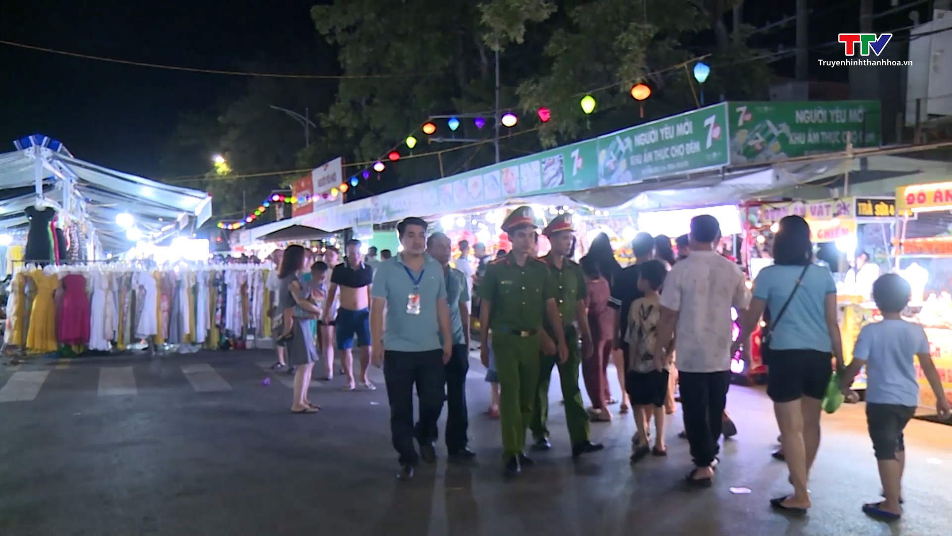 Tuyến phố đi bộ chợ đêm Sầm Sơn thu hút khách du lịch - Ảnh 4.