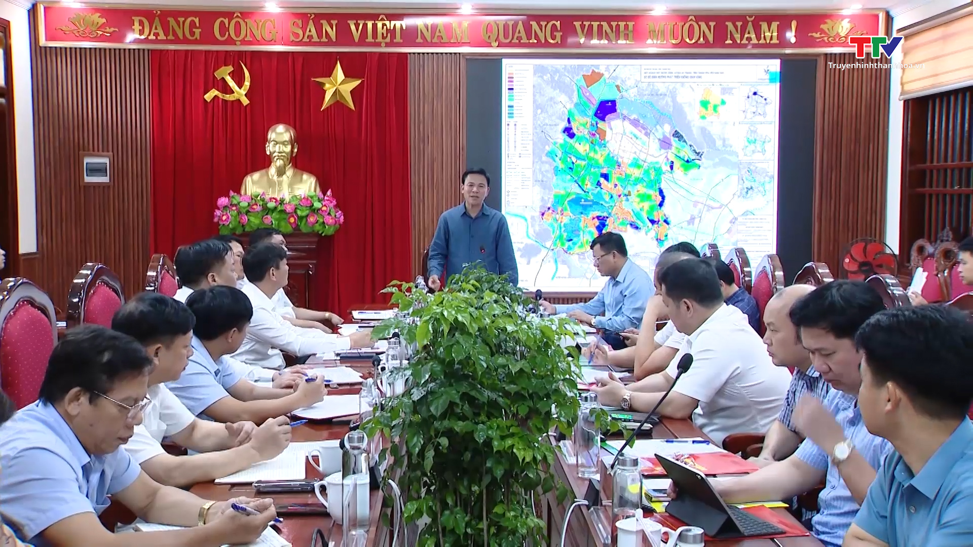 Xây dựng, phát triển huyện Hà Trung xứng đáng với tiềm năng, lợi thế và truyền thống của quê hương cách mạng - Ảnh 8.
