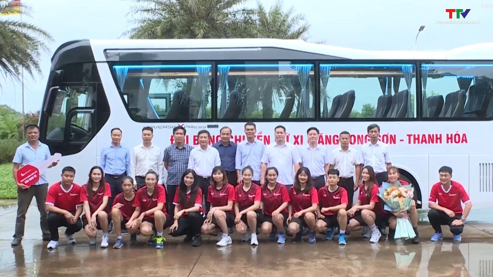 Trao tặng và bàn giao xe ô tô cho đội bóng chuyền nữ Xi măng Long Sơn Thanh Hoá - Ảnh 3.