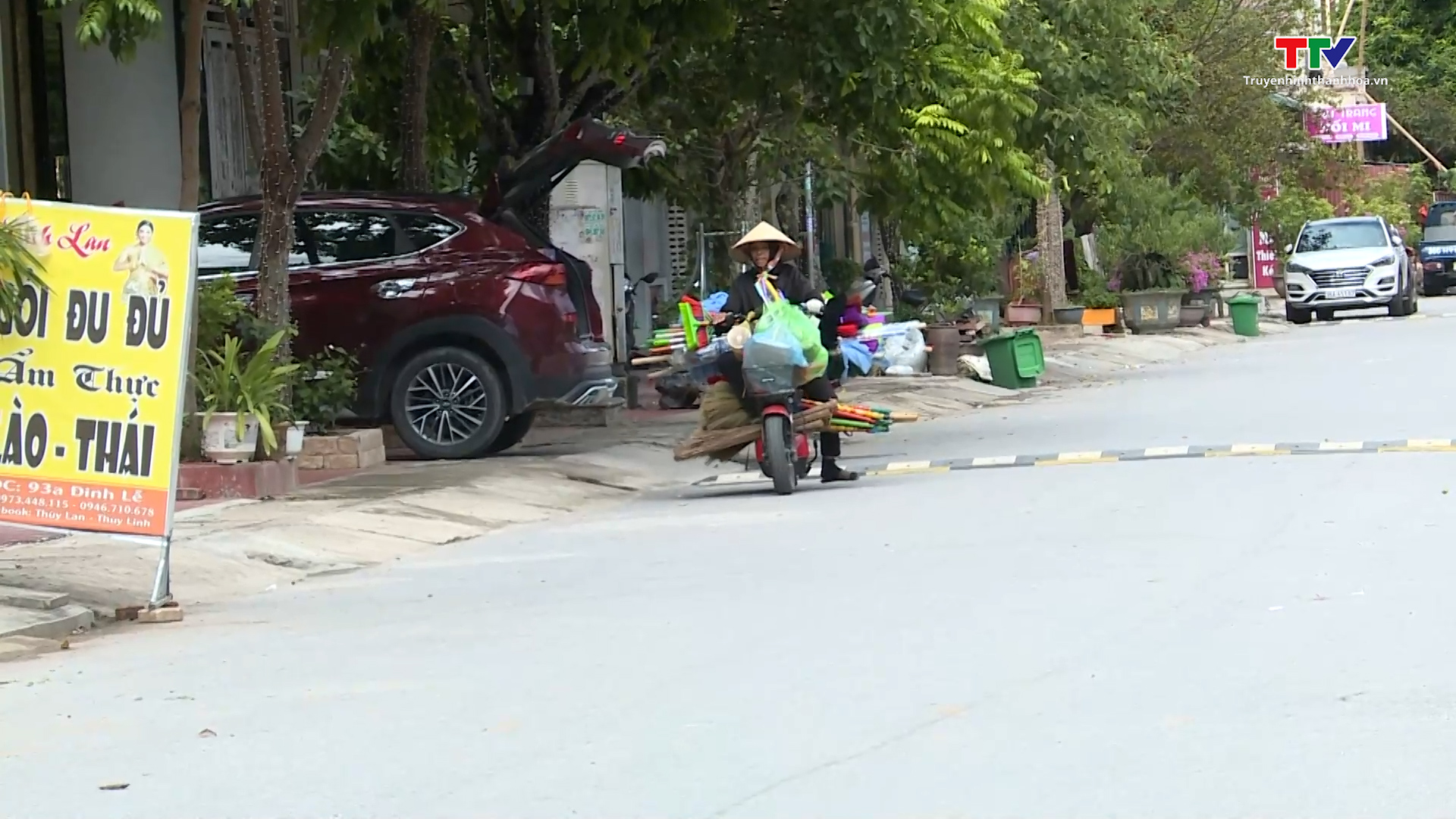 Người dân tự lắp đặt gồ giảm tốc tại một số tuyến đường tại thành phố Thanh Hoá  - Ảnh 6.