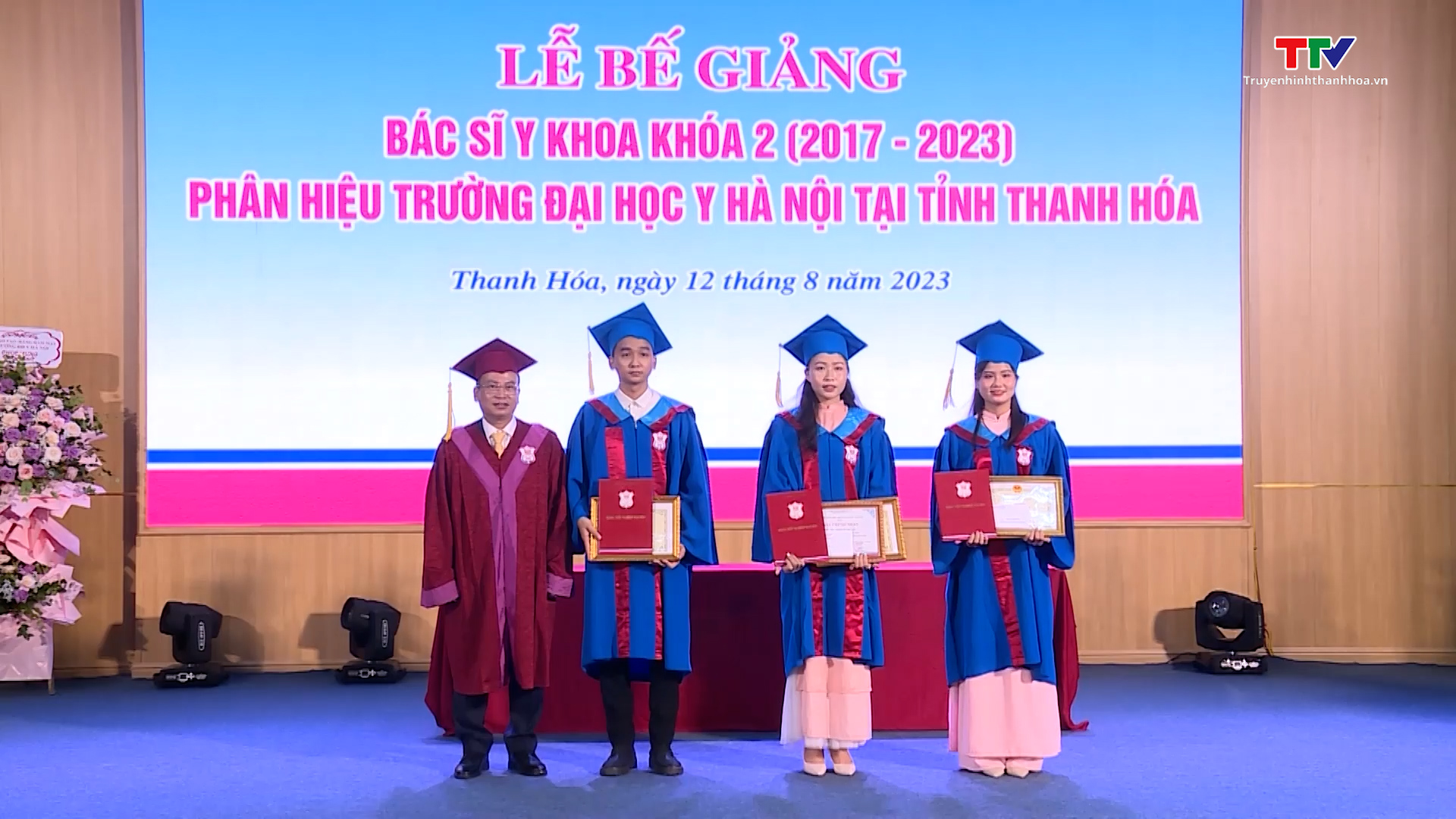 Phân hiệu Trường Đại học Y Hà Nội tại Thanh Hóa bế giảng bác sĩ y khoa khóa 2 - Ảnh 3.