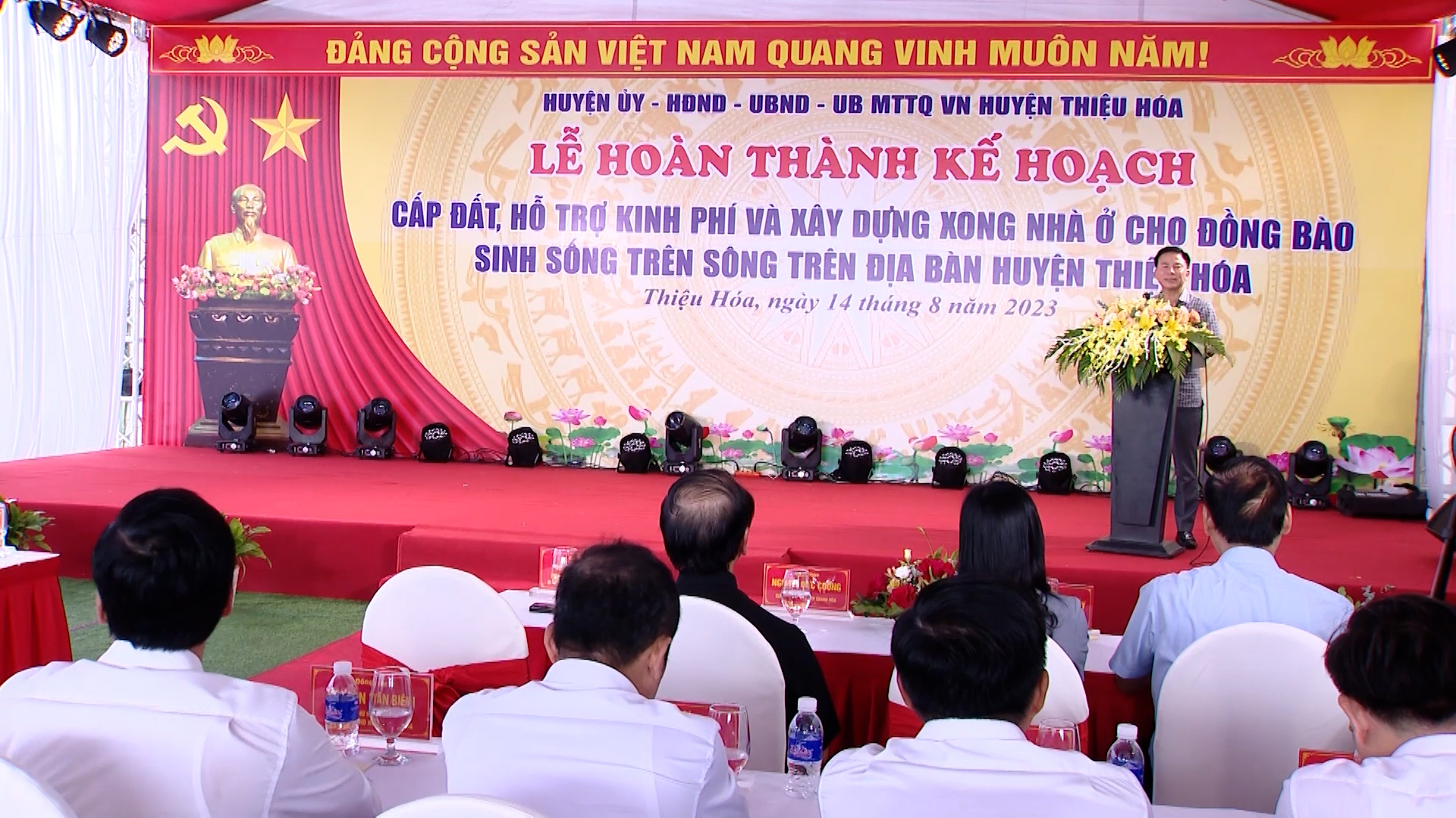 Huyện Thiệu Hóa hoàn thành cấp đất và hỗ trợ làm nhà cho các hộ đồng bào sinh sống trên sông - Ảnh 8.