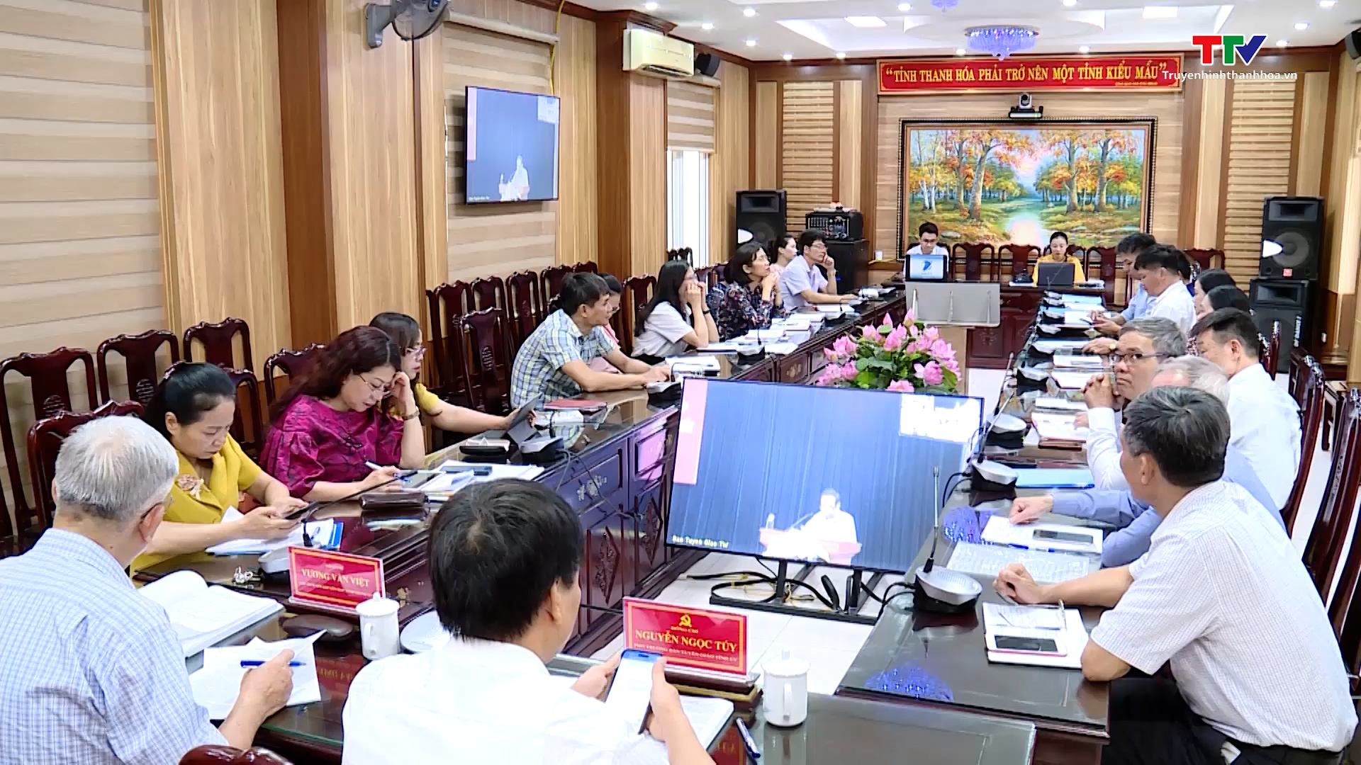 Hội thảo vai trò của gia đình, dòng họ trong xây dựng xã hội học tập, góp phần giữ gìn, phát huy giá trị văn hoá và những phẩm chất tốt đẹp của con người Việt Nam trong thời kỳ mới - Ảnh 2.