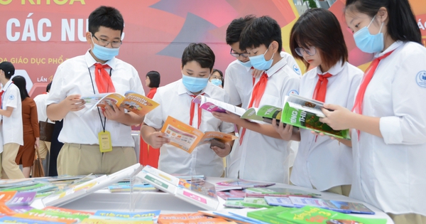 Thủ tướng yêu cầu bảo đảm sách giáo khoa và giáo viên kịp thời cho năm học 2023 - 2024