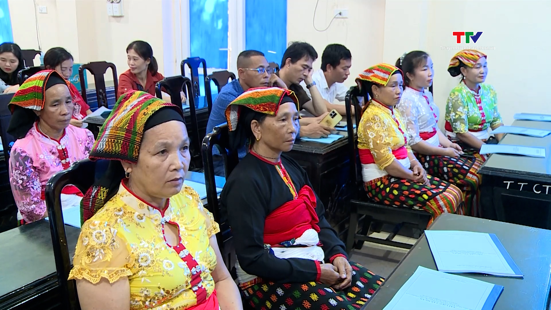 Tập huấn về phương pháp bảo tồn trang phục truyền thống của dân tộc Thái huyện Như Thanh 
 - Ảnh 3.