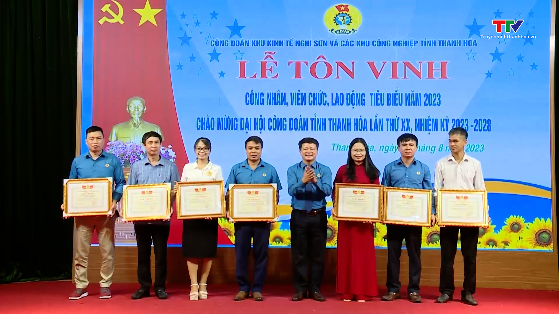 Công đoàn Khu kinh tế Nghi Sơn & các khu công nghiệp tỉnh Thanh Hóa tôn vinh công nhân, viên chức, lao động tiêu biểu  - Ảnh 4.