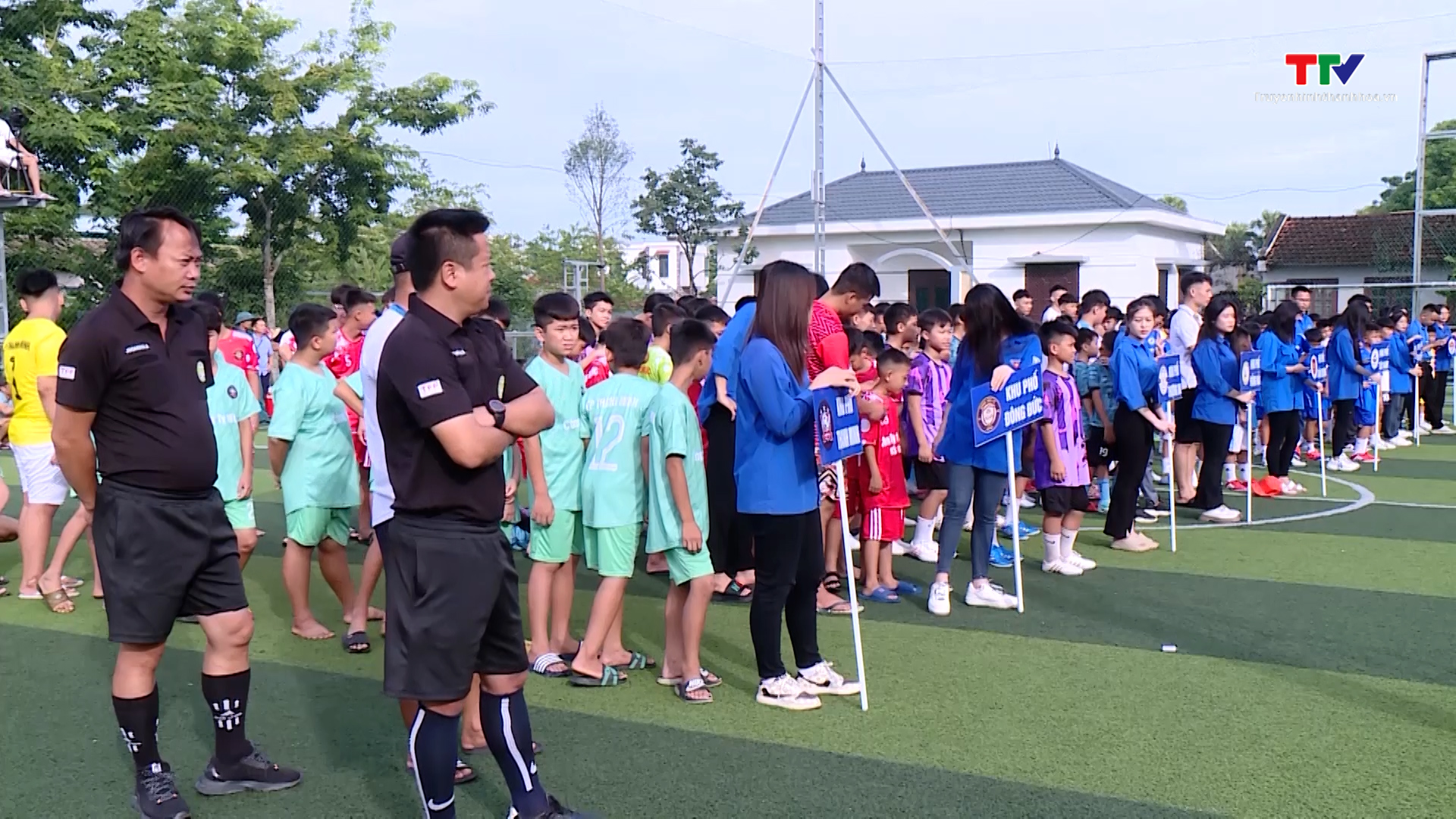 Phường Quảng Vinh, thành phố Sầm Sơn tổ chức khai mạc giải bóng đá Thiếu niên U13 lần thứ II năm 2023 - Ảnh 2. Phường Quảng Vinh, thành phố Sầm Sơn tổ chức khai mạc giải bóng đá Thiếu niên U13 lần thứ II năm 2023 - Ảnh 2.