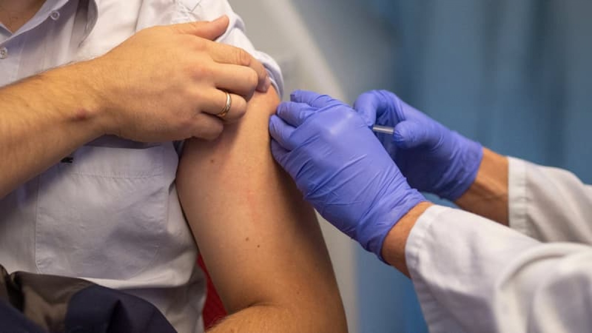 Pháp khởi động lại chiến dịch tiêm vaccine ngừa Covid-19 từ tháng 10/2023 - Ảnh 1.