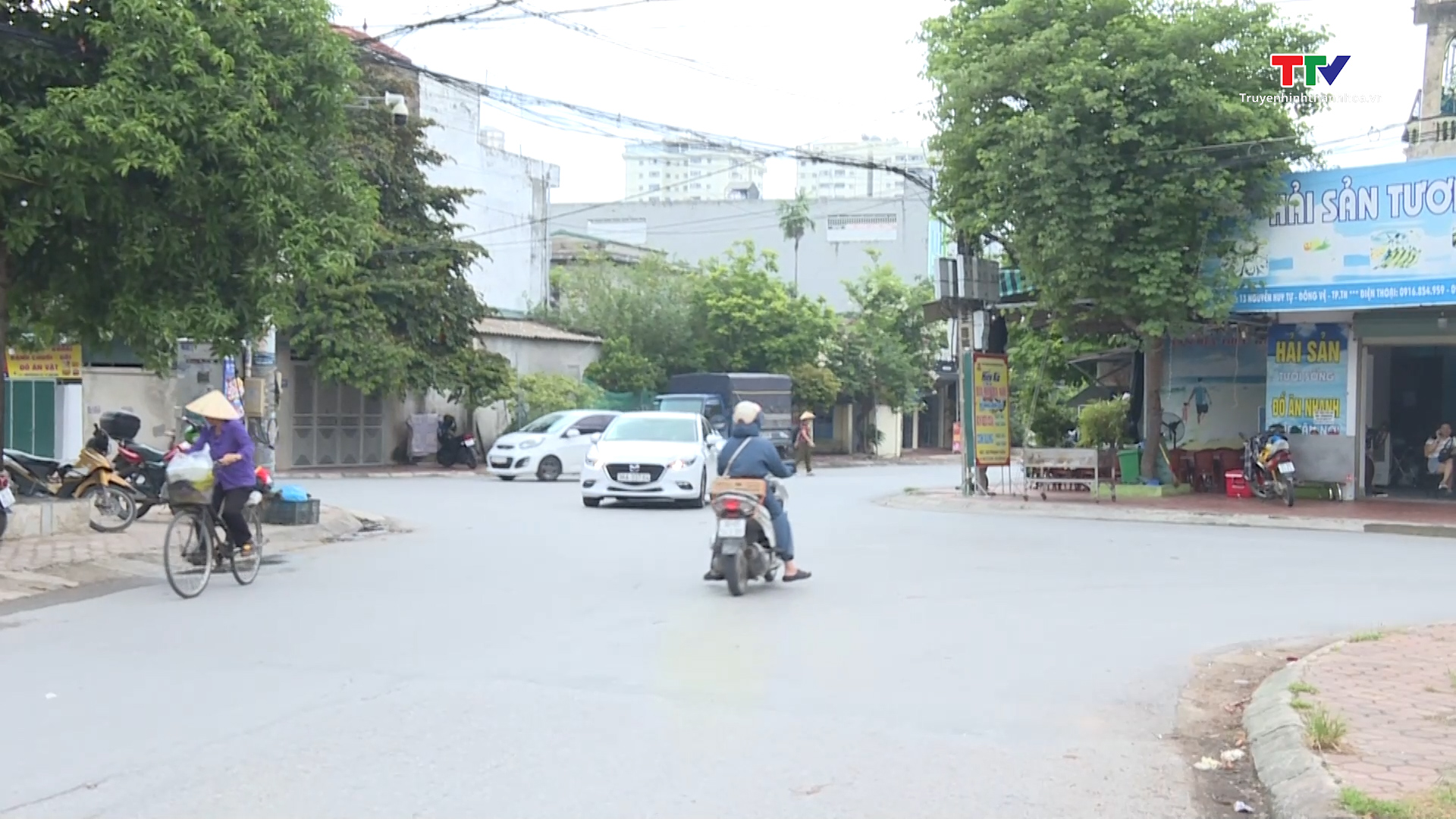 Mất an toàn tại ngã tư Nguyễn Huy Tự giao cắt đường Phạm Vấn thành phố Thanh Hóa - Ảnh 2.