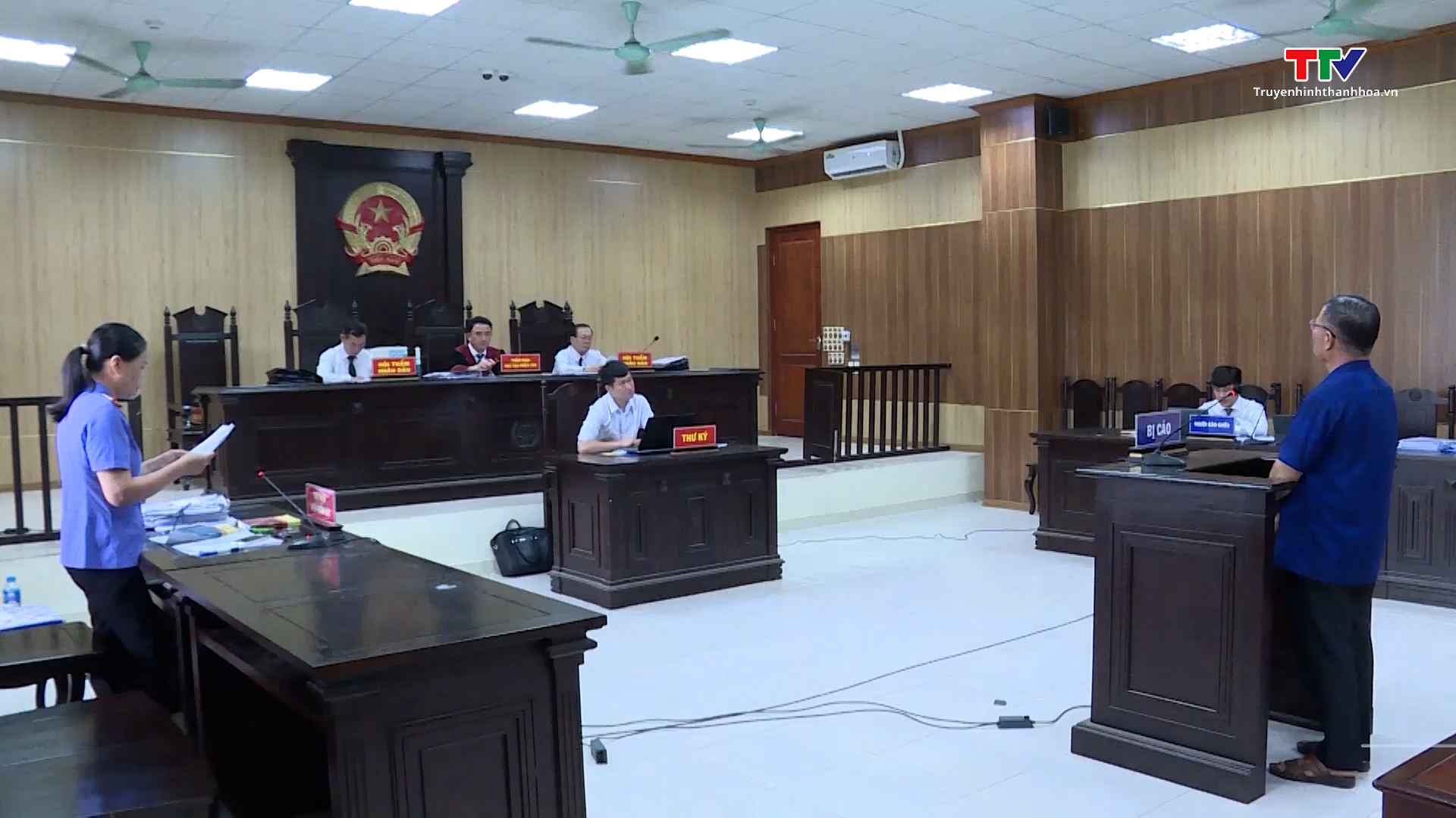 Xét xử sơ thẩm cựu Giám đốc Trung tâm Y tế thị xã Nghi Sơn về tội “lợi dụng chức vụ, quyền hạn trong khi thi hành công vụ” - Ảnh 2.