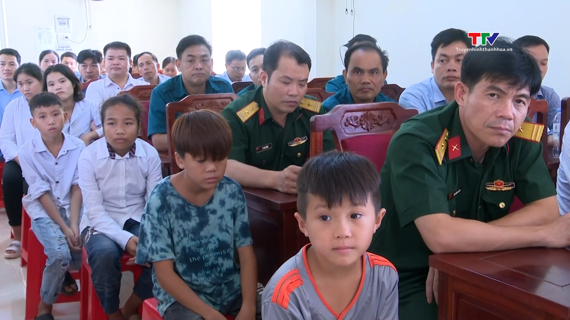 Hỗ trợ 24 học sinh có hoàn cảnh đặc biệt khó khăn tại huyện Mường Lát - Ảnh 4.