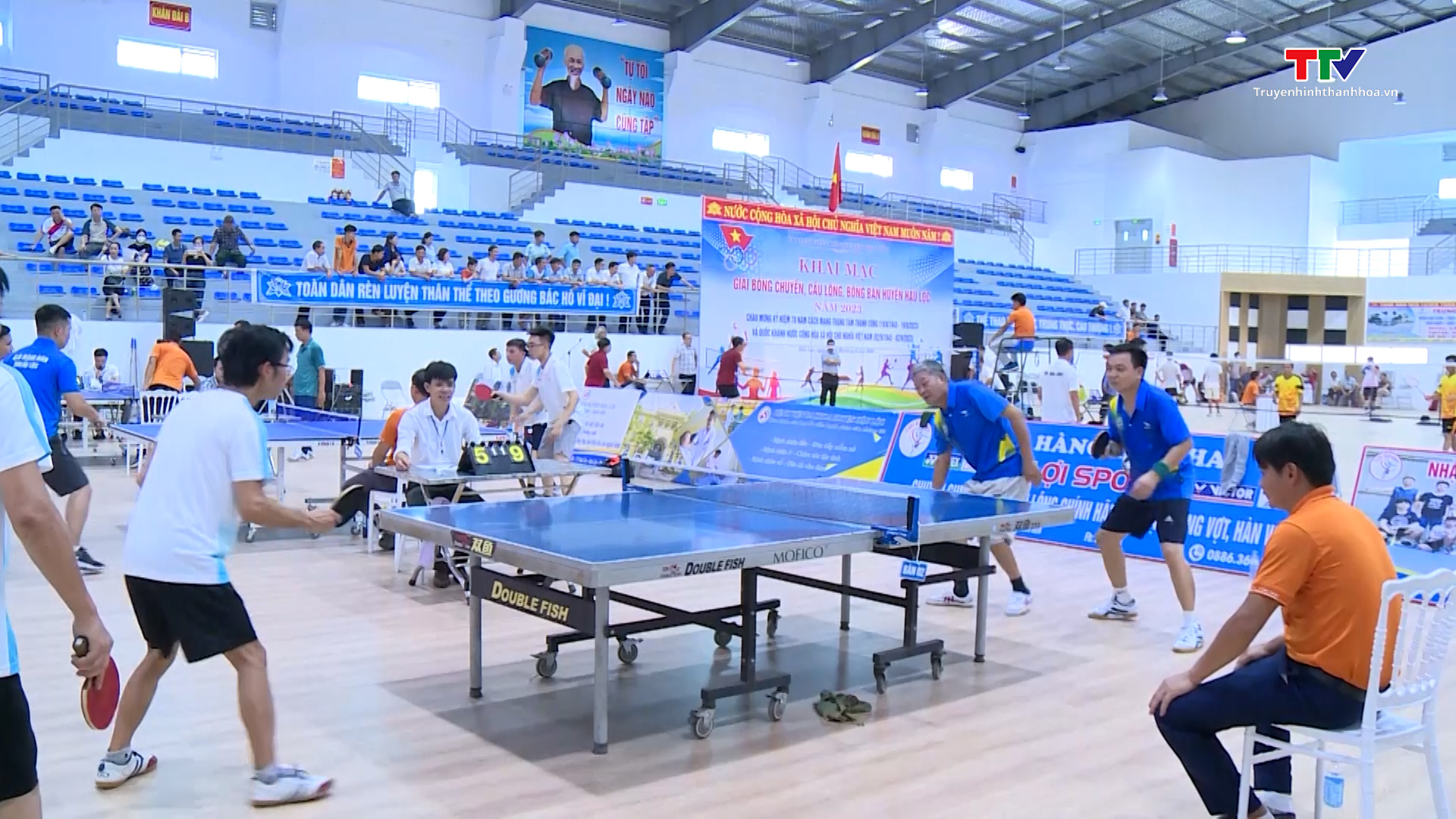 Nhà thi đấu đa năng huyện Hậu Lộc được đưa vào sử dụng tạo được sự phấn khởi trong Nhân dân - Ảnh 3.