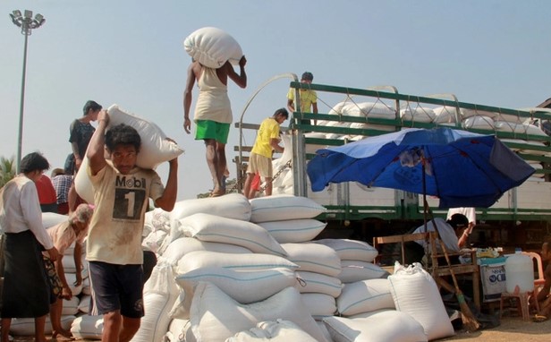 Myanmar có kế hoạch hạn chế xuất khẩu gạo  nhằm kiểm soát giá gạo trong nước - Ảnh 1.