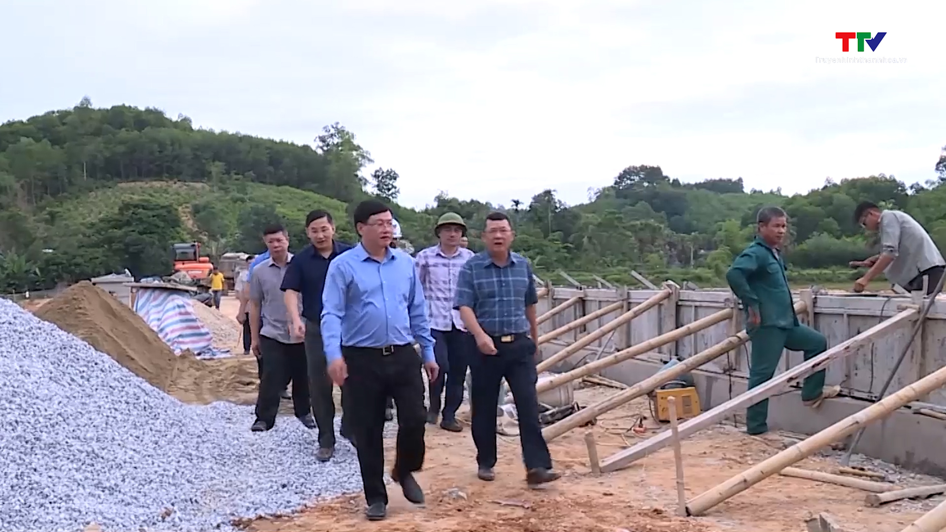 Phó Chủ tịch UBND tỉnh Mai Xuân Liêm kiểm tra một số công trình phòng, chống thiên tai - Ảnh 2.