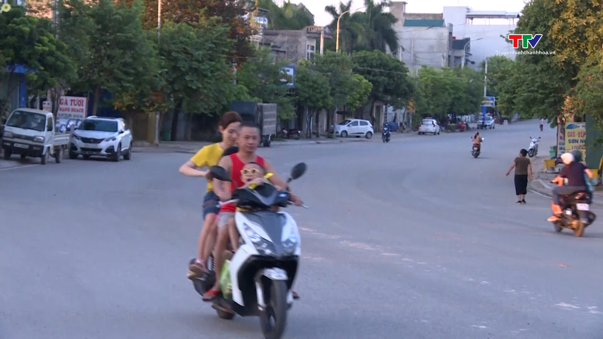 Công an huyện Triệu Sơn xử lý người điều khiển mô tô xe máy vi phạm Luật Giao thông đường bộ
 - Ảnh 4.