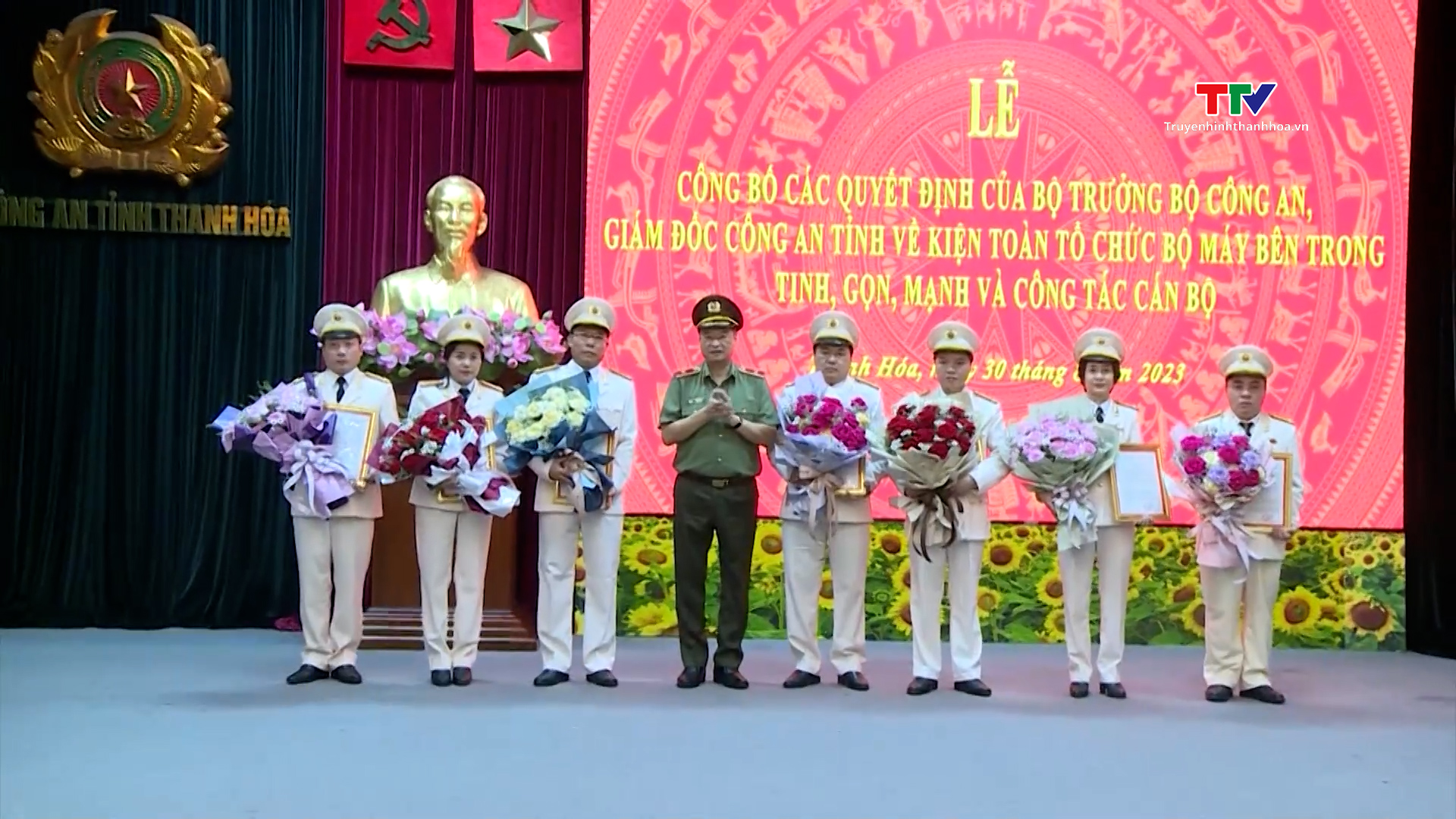 Công an tỉnh Thanh Hóa kiện toàn tổ chức bộ máy bên trong tinh, gọn, mạnh - Ảnh 2. Công an tỉnh Thanh Hóa kiện toàn tổ chức bộ máy bên trong tinh, gọn, mạnh - Ảnh 2.