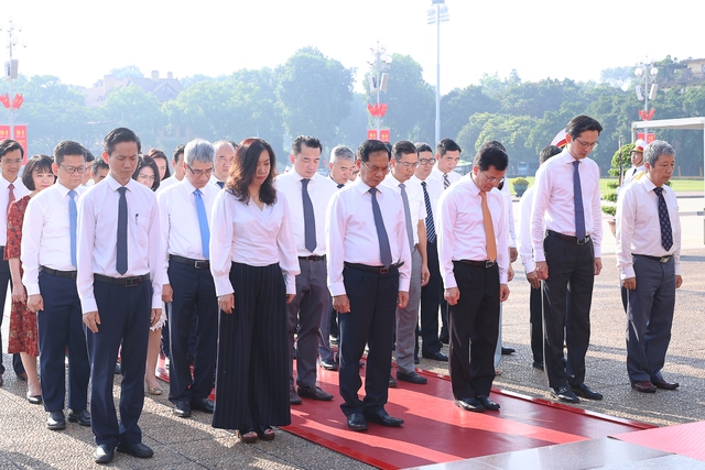 Lãnh đạo Đảng, Nhà nước vào Lăng viếng Chủ tịch Hồ Chí Minh nhân dịp Quốc khánh - Ảnh 5.