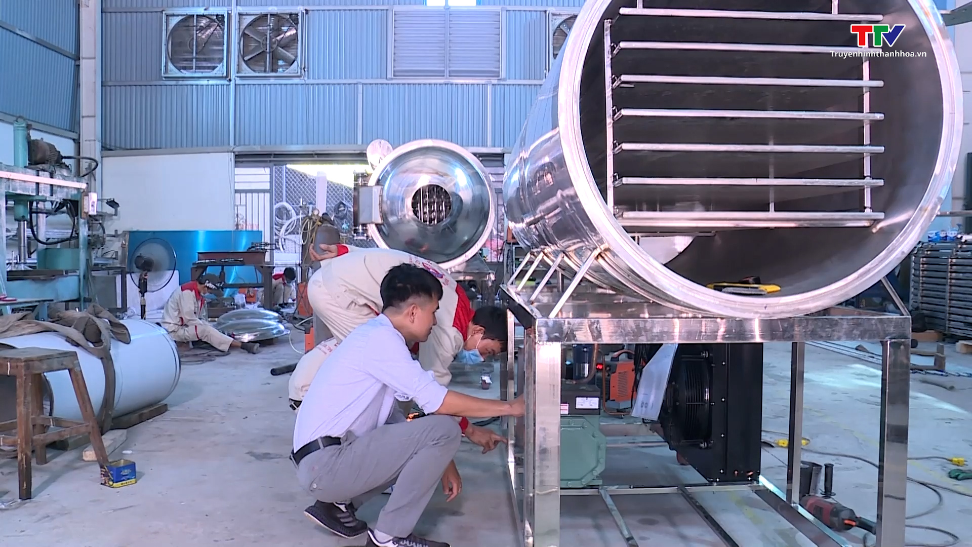 Kỹ sư trẻ xứ Thanh chế tạo thành công máy sấy thăng hoa công suất lớn - Ảnh 4.