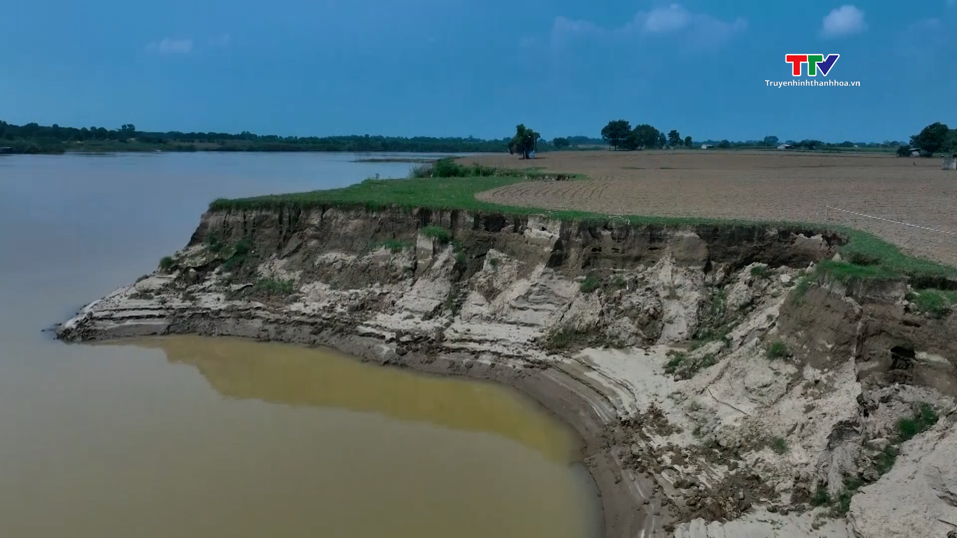 Báo động tình trạng sạt lở nghiêm trọng bờ tả sông Mã ở Vĩnh Lộc - Ảnh 2.