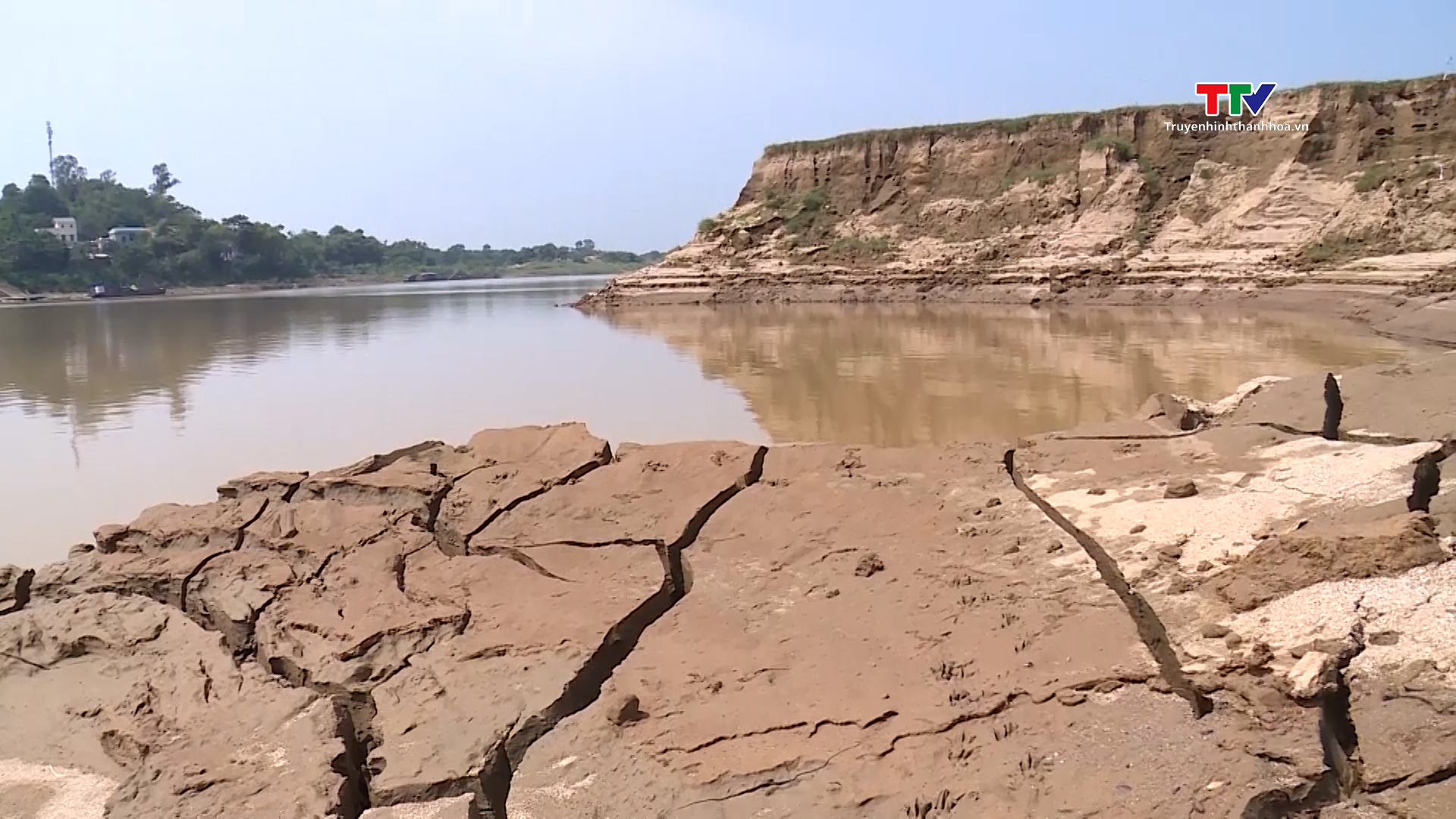 Báo động tình trạng sạt lở nghiêm trọng bờ tả sông Mã ở Vĩnh Lộc - Ảnh 3.